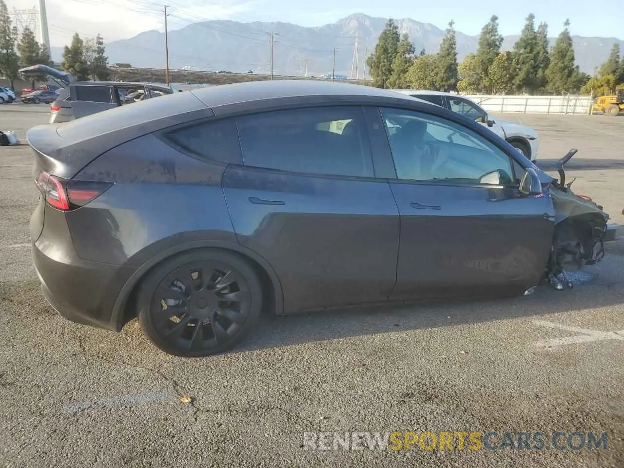 3 Фотография поврежденного автомобиля 7SAYGDED7RF056973 TESLA MODEL Y 2024