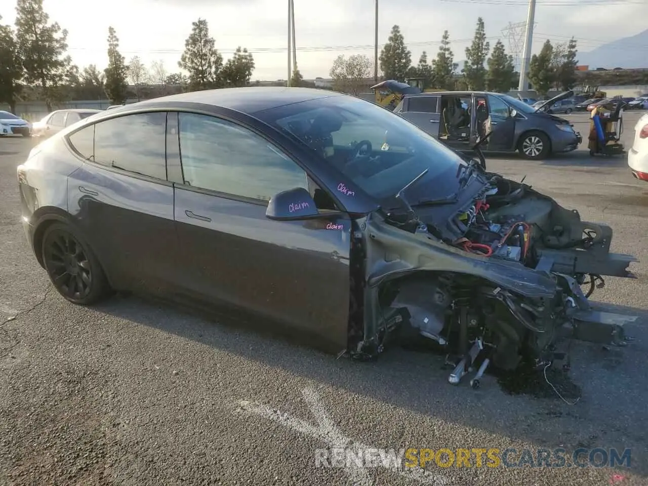 4 Фотография поврежденного автомобиля 7SAYGDED7RF056973 TESLA MODEL Y 2024