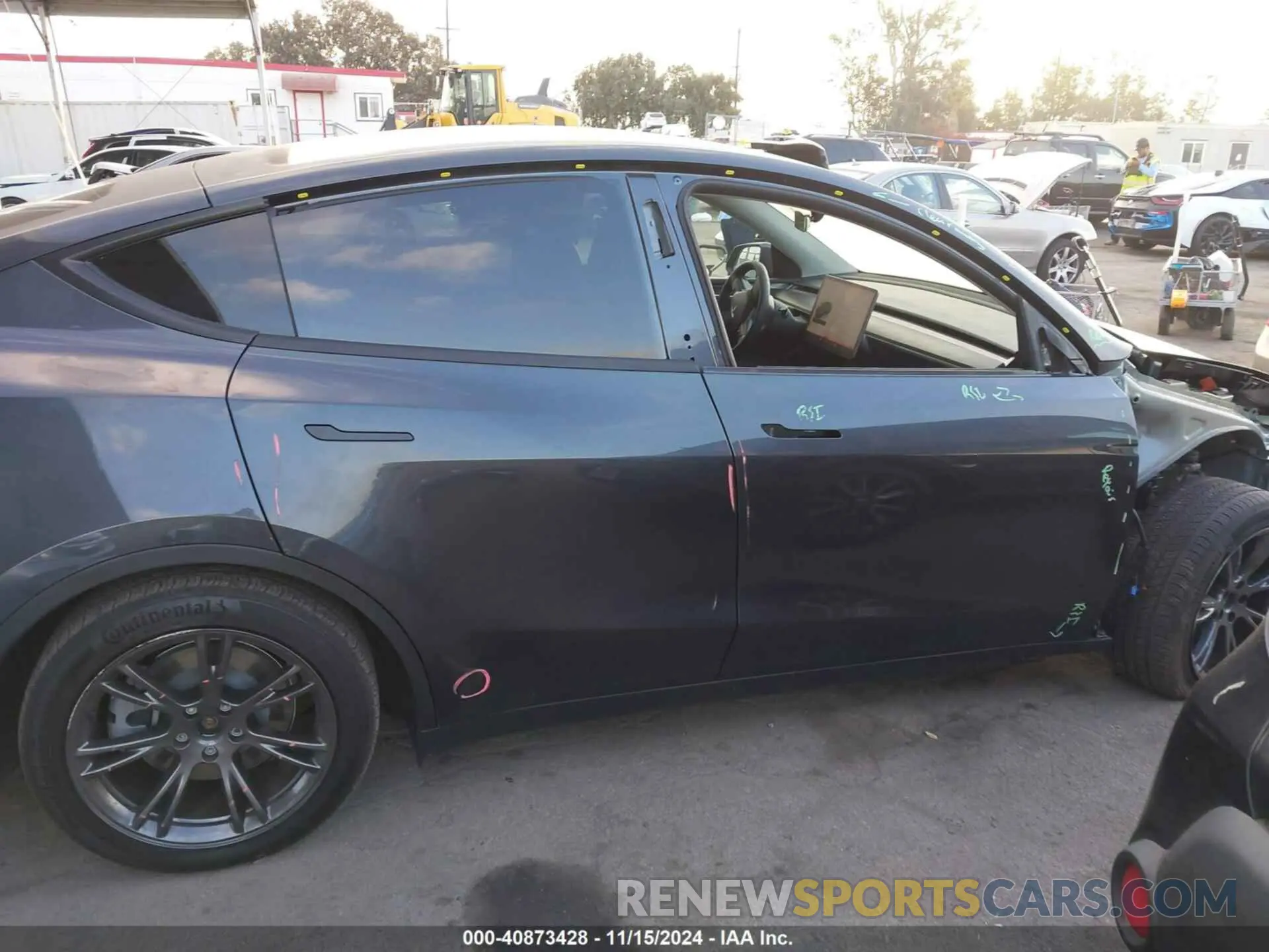 14 Photograph of a damaged car 7SAYGDED7RF118548 TESLA MODEL Y 2024