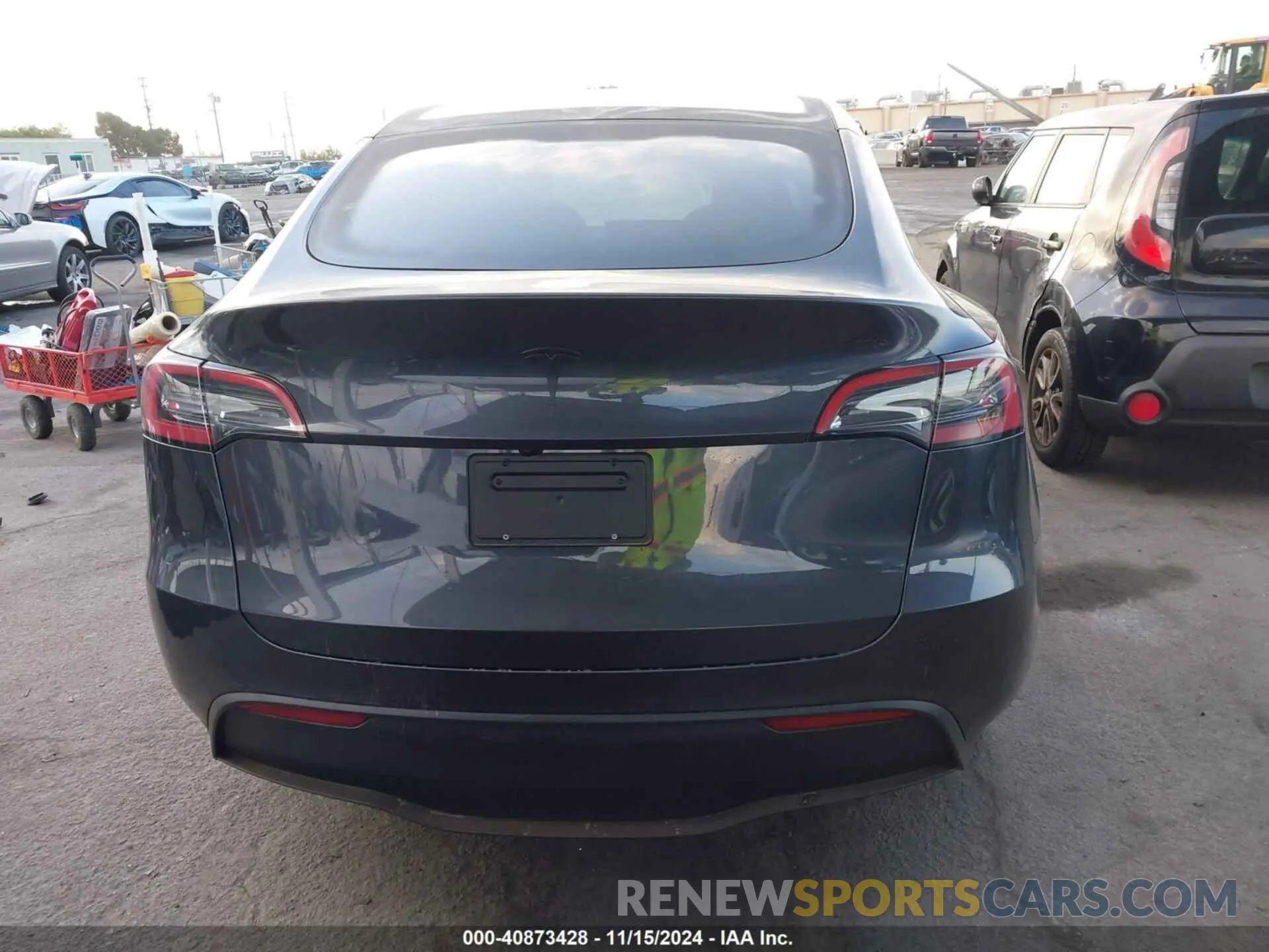17 Photograph of a damaged car 7SAYGDED7RF118548 TESLA MODEL Y 2024