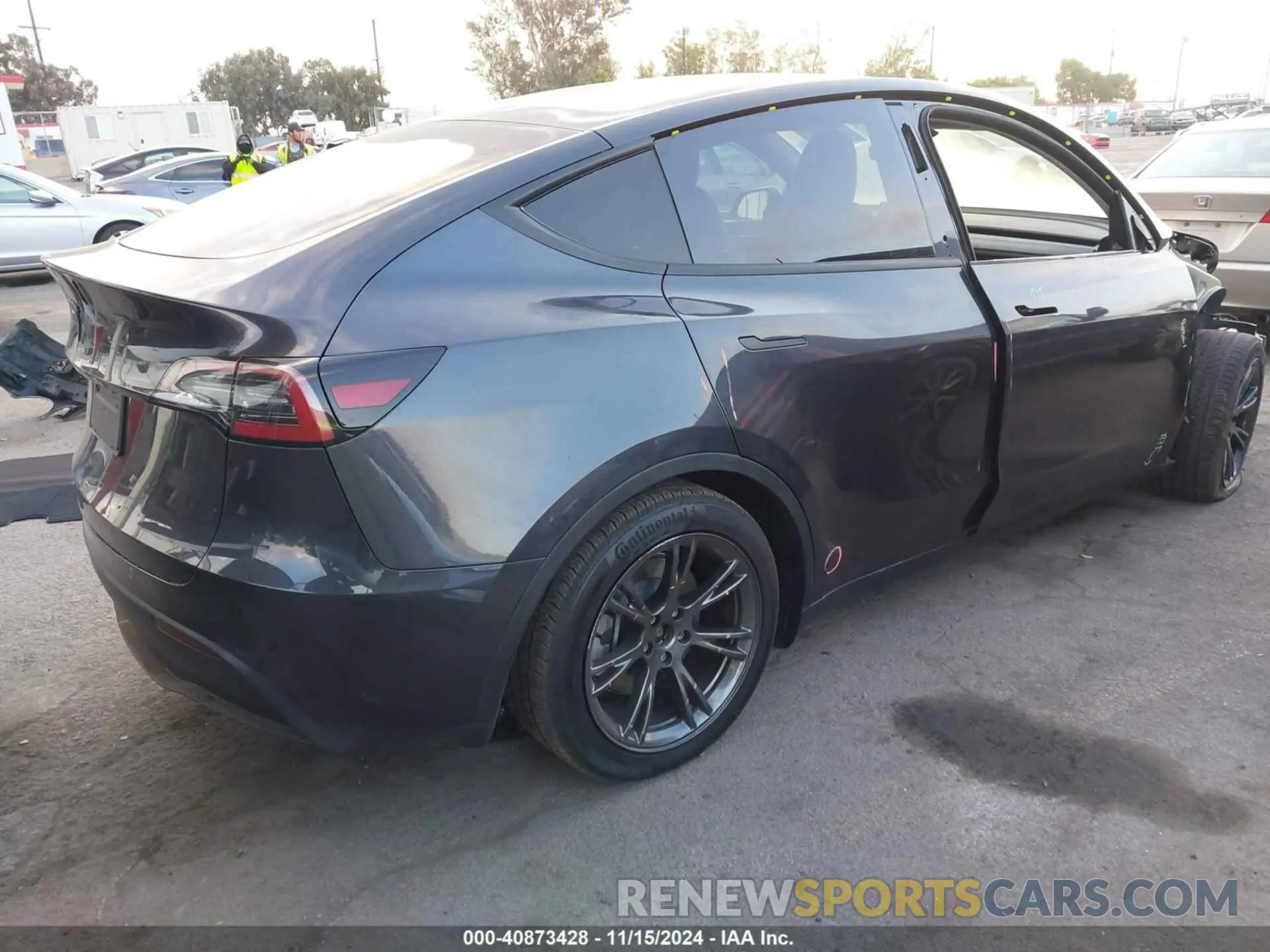 4 Photograph of a damaged car 7SAYGDED7RF118548 TESLA MODEL Y 2024