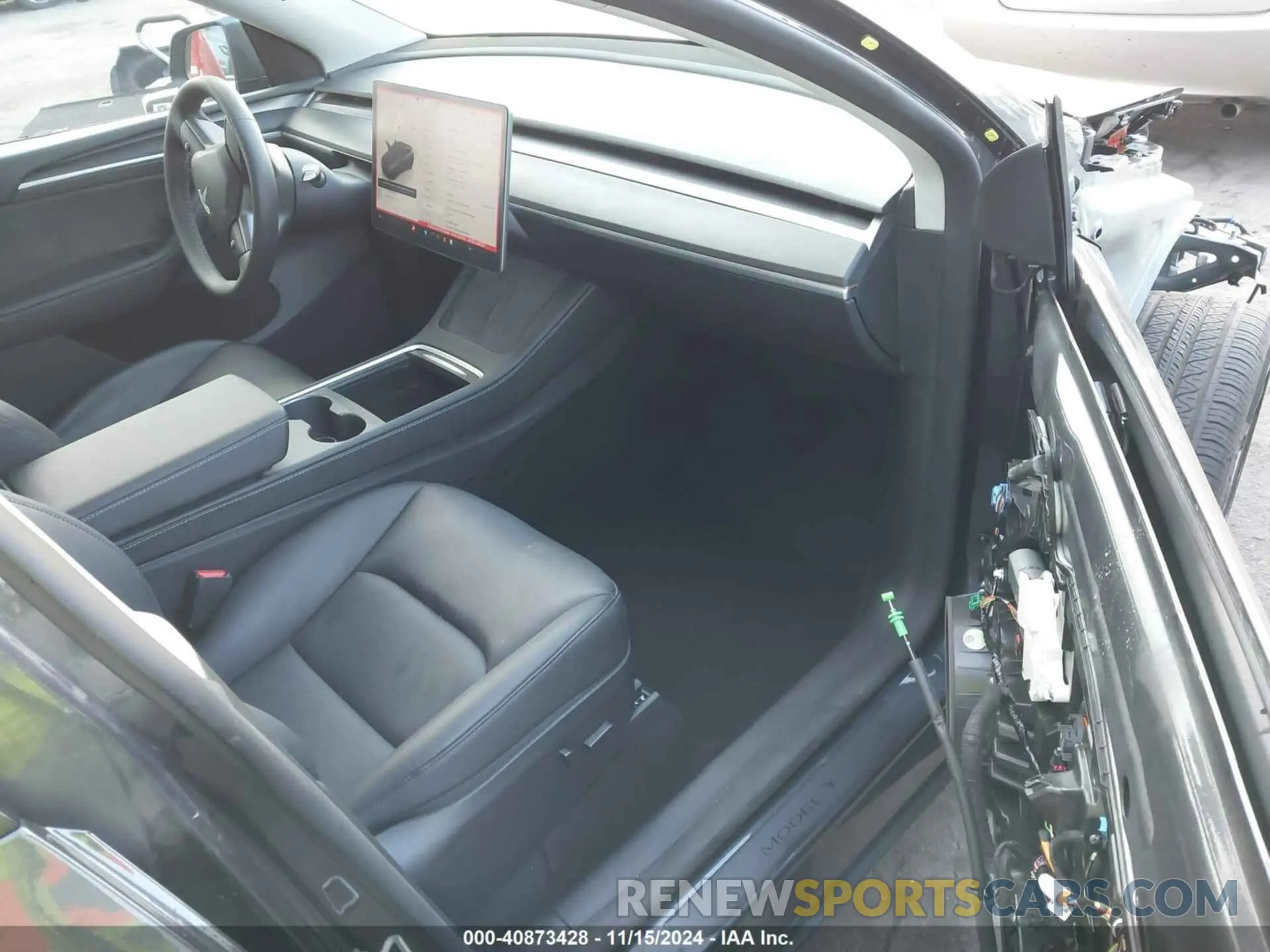 5 Photograph of a damaged car 7SAYGDED7RF118548 TESLA MODEL Y 2024