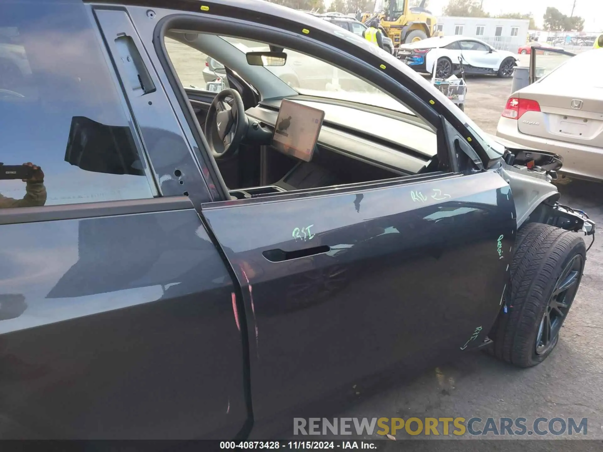 6 Photograph of a damaged car 7SAYGDED7RF118548 TESLA MODEL Y 2024