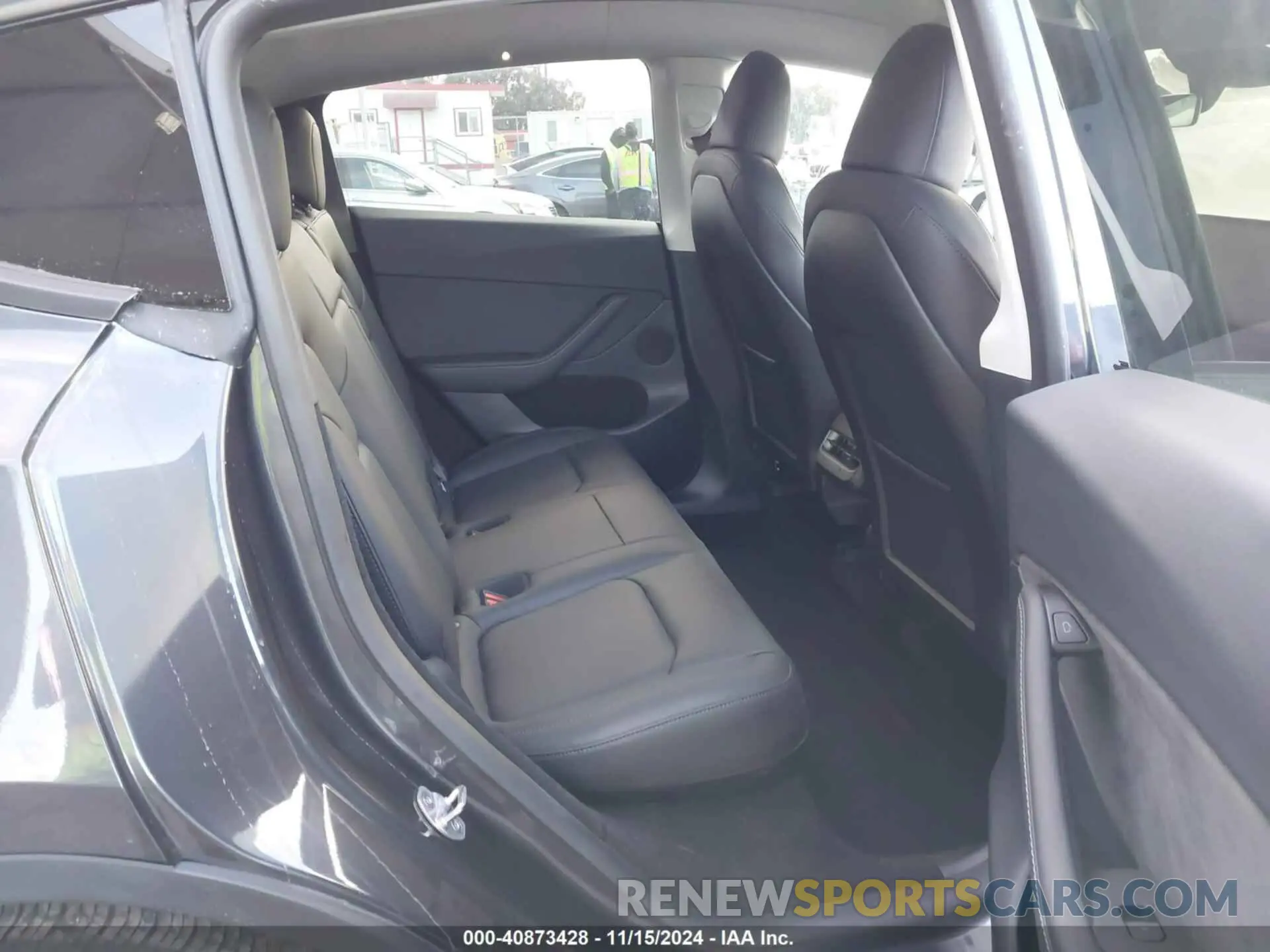 8 Photograph of a damaged car 7SAYGDED7RF118548 TESLA MODEL Y 2024