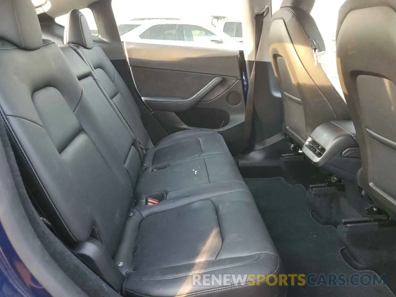 10 Photograph of a damaged car 7SAYGDED7RF120168 TESLA MODEL Y 2024