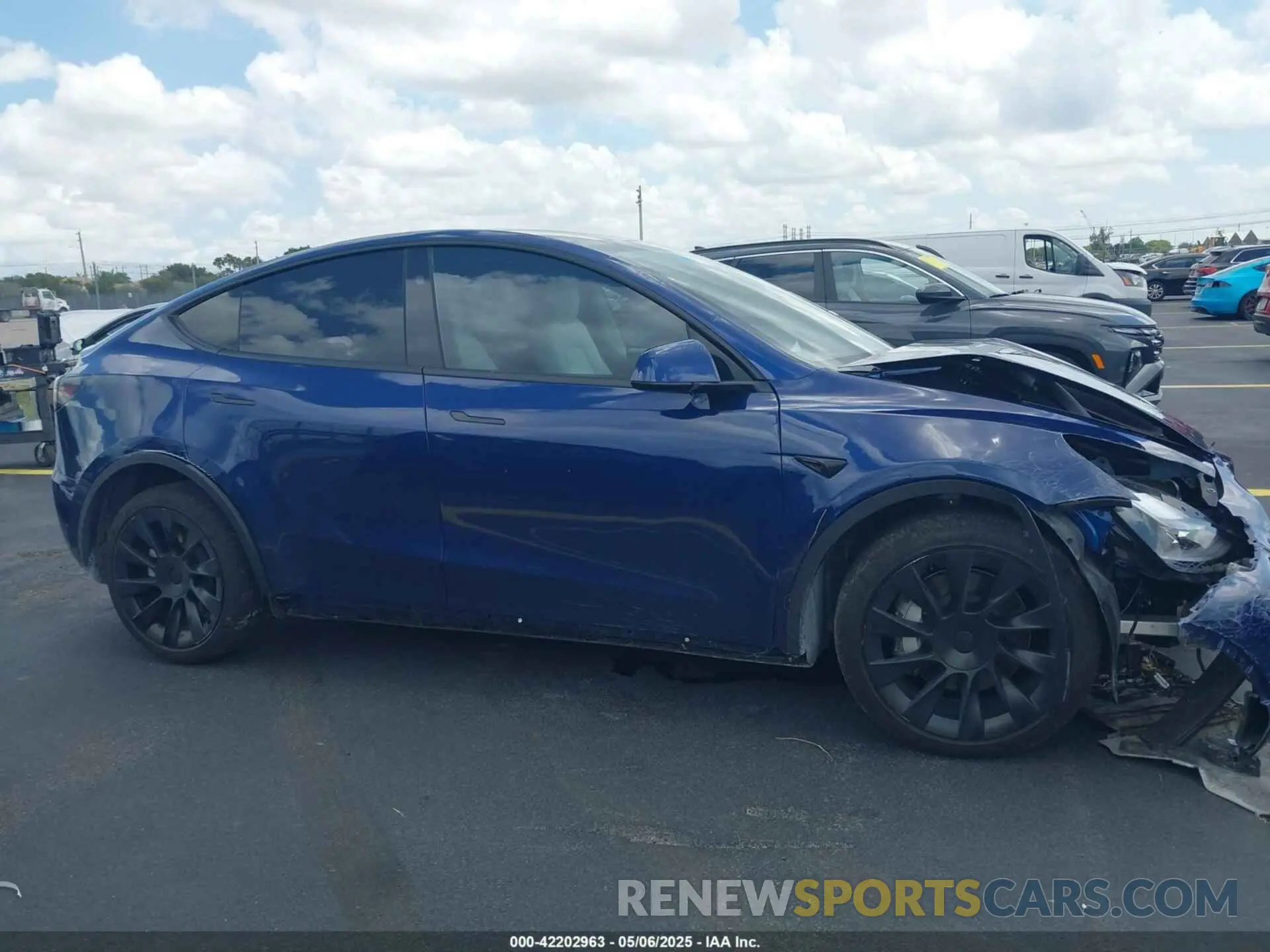 13 Фотография поврежденного автомобиля 7SAYGDED8RF015882 TESLA MODEL Y 2024