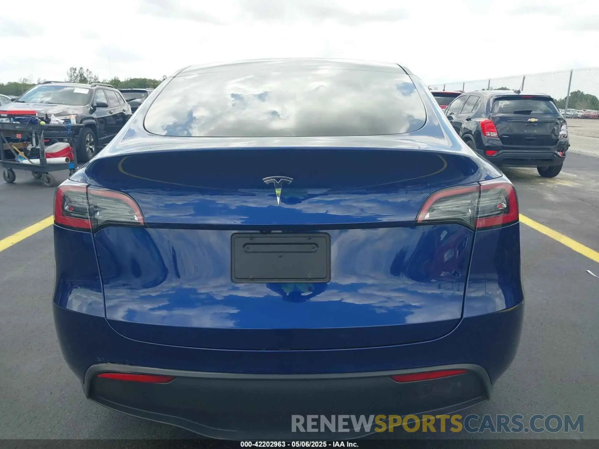 16 Фотография поврежденного автомобиля 7SAYGDED8RF015882 TESLA MODEL Y 2024