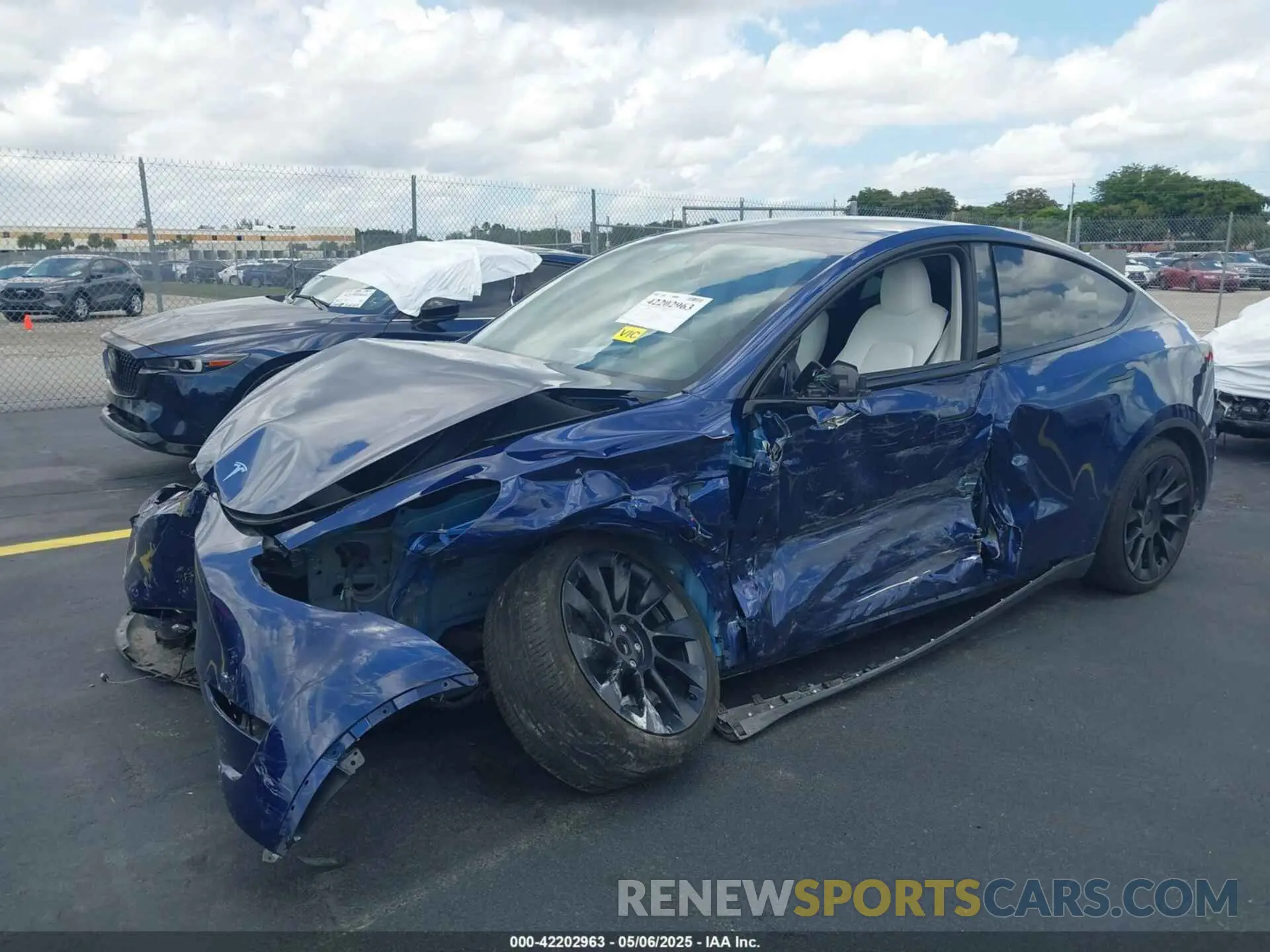 2 Фотография поврежденного автомобиля 7SAYGDED8RF015882 TESLA MODEL Y 2024