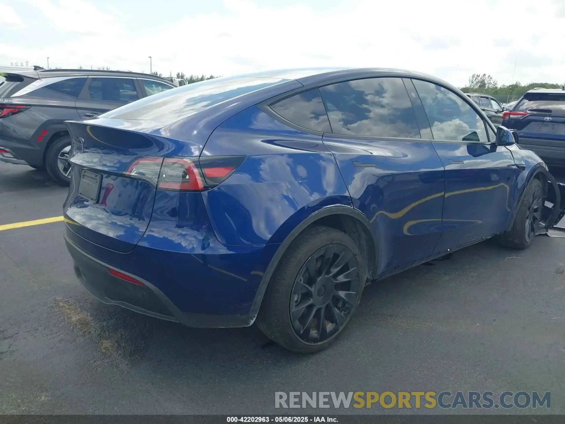 4 Фотография поврежденного автомобиля 7SAYGDED8RF015882 TESLA MODEL Y 2024