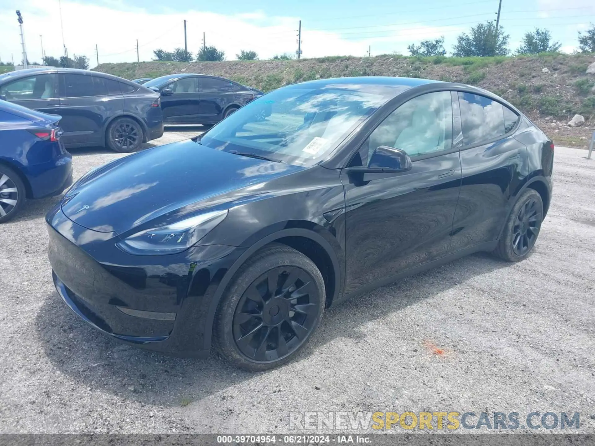 2 Photograph of a damaged car 7SAYGDED8RF092915 TESLA MODEL Y 2024