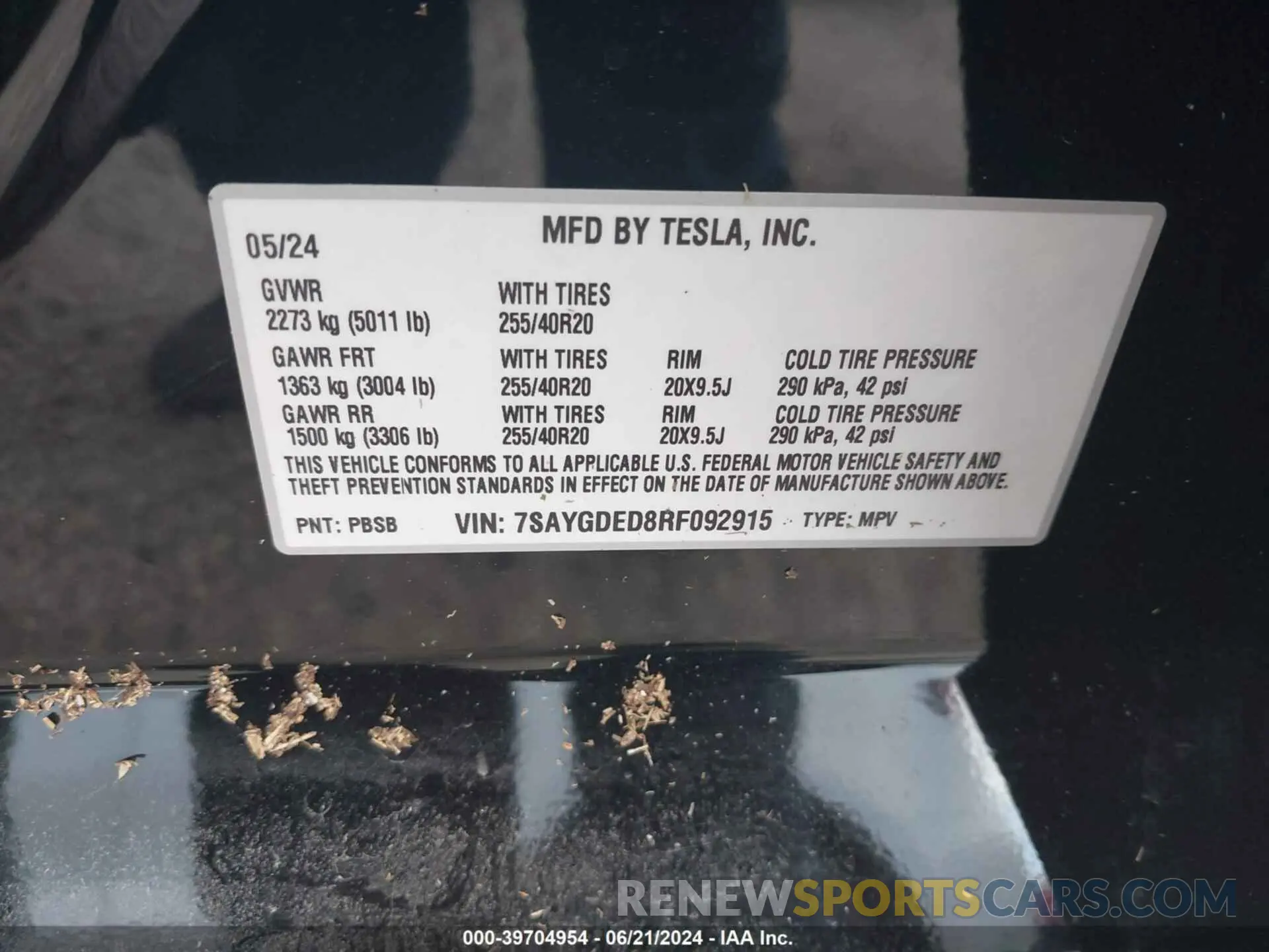 9 Photograph of a damaged car 7SAYGDED8RF092915 TESLA MODEL Y 2024