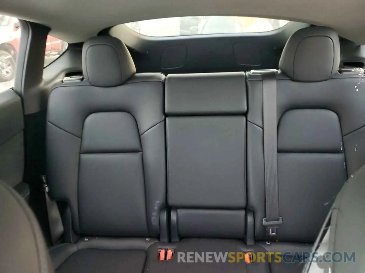 10 Photograph of a damaged car 7SAYGDED8RF094440 TESLA MODEL Y 2024