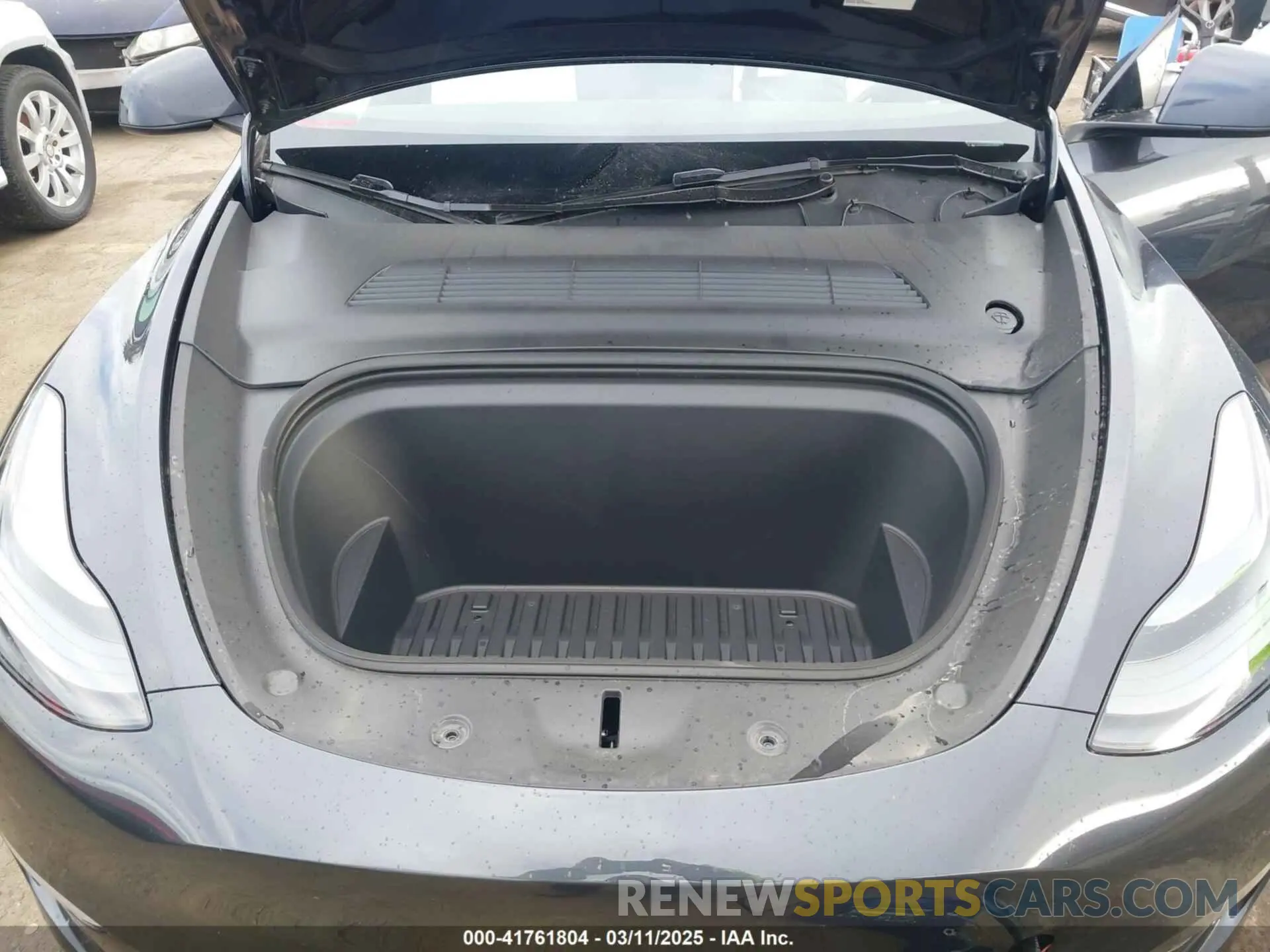 10 Photograph of a damaged car 7SAYGDED8RF116209 TESLA MODEL Y 2024