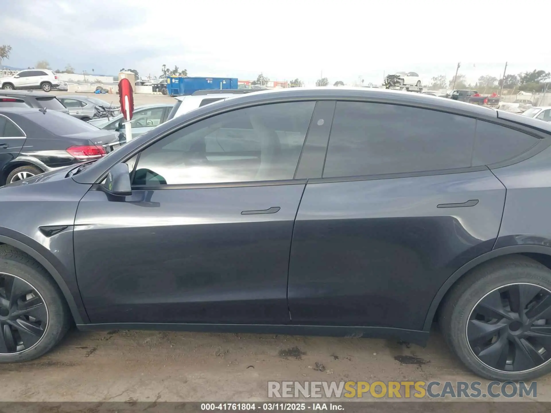 14 Photograph of a damaged car 7SAYGDED8RF116209 TESLA MODEL Y 2024