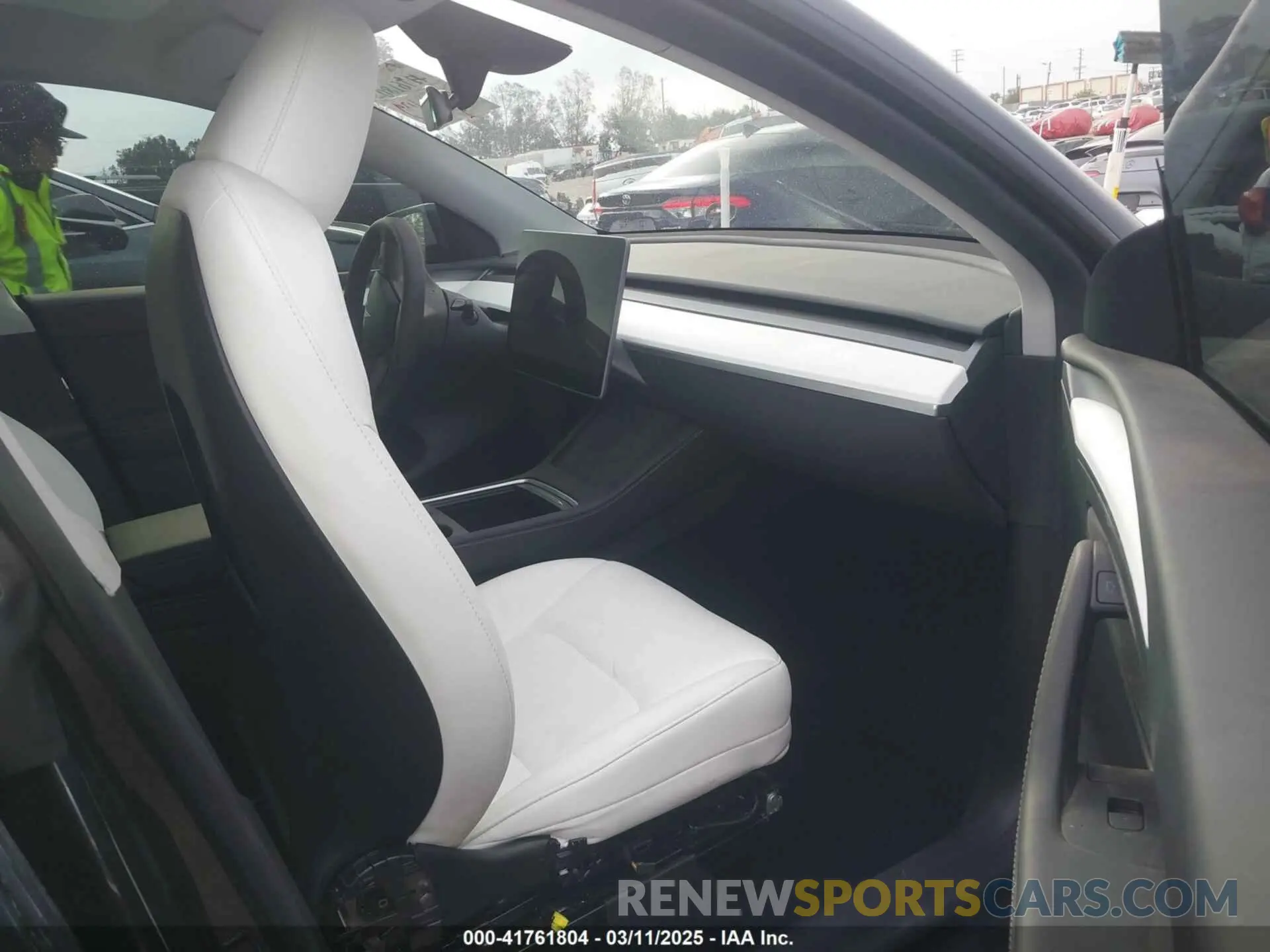 5 Photograph of a damaged car 7SAYGDED8RF116209 TESLA MODEL Y 2024