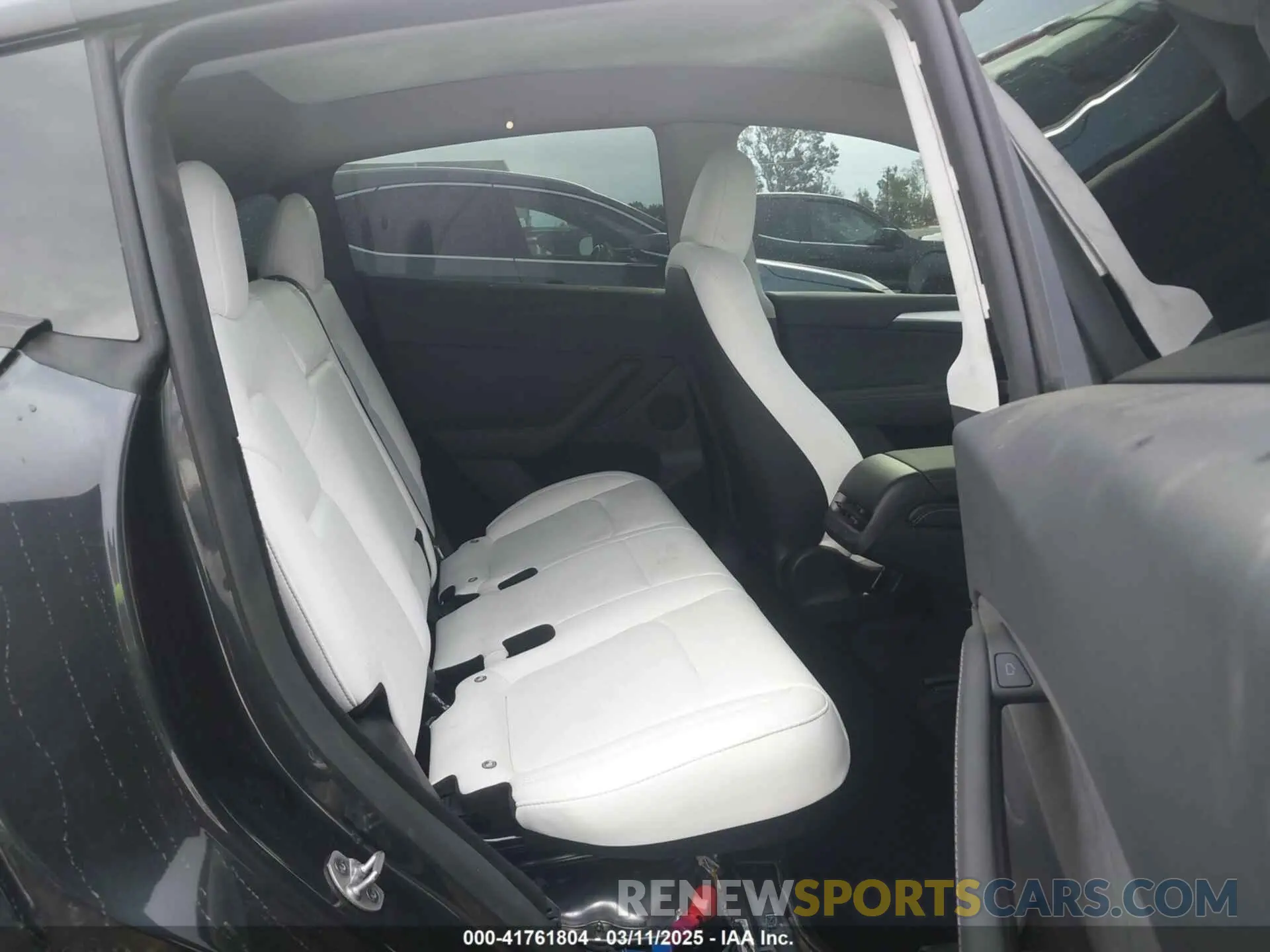 8 Photograph of a damaged car 7SAYGDED8RF116209 TESLA MODEL Y 2024