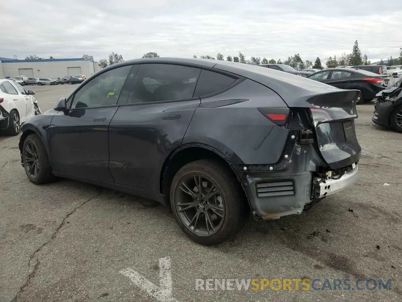 2 Фотография поврежденного автомобиля 7SAYGDED8RF132426 TESLA MODEL Y 2024