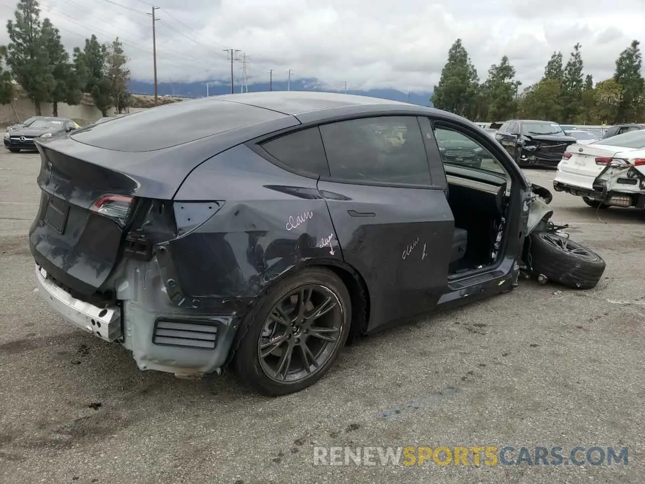 3 Фотография поврежденного автомобиля 7SAYGDED8RF132426 TESLA MODEL Y 2024