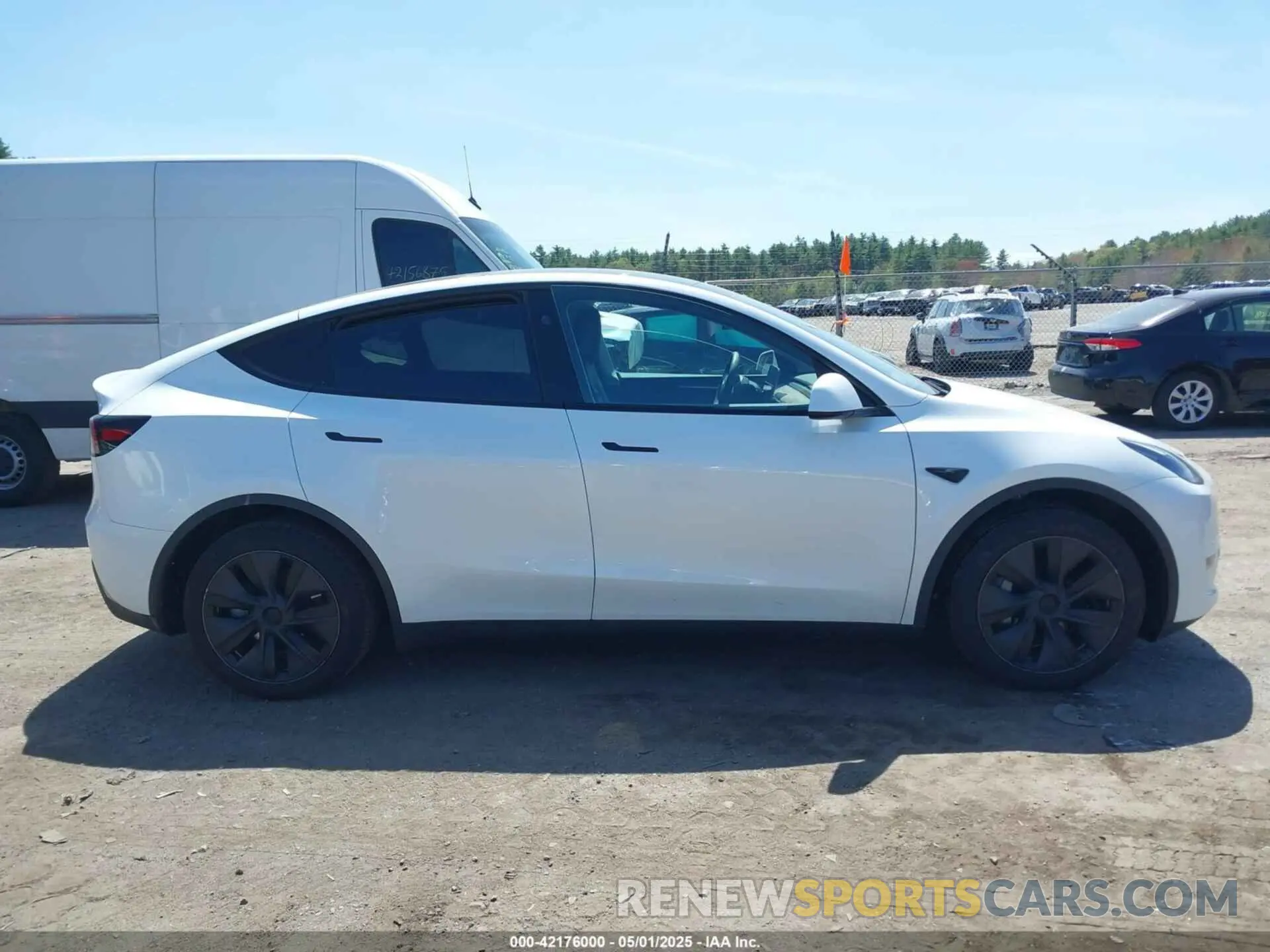 13 Фотография поврежденного автомобиля 7SAYGDED8RF211112 TESLA MODEL Y 2024