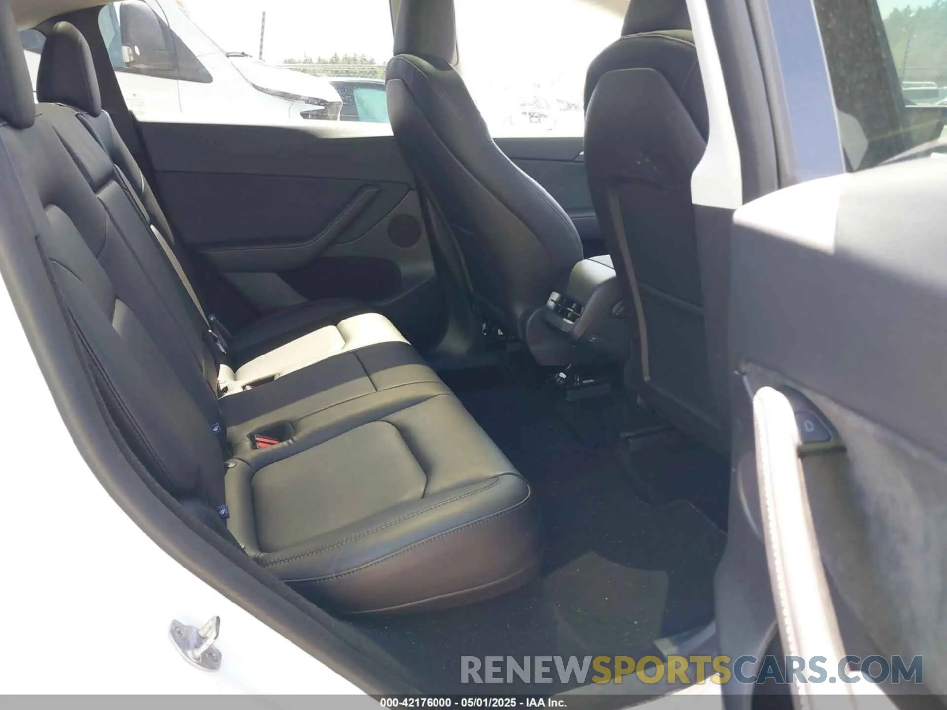 8 Фотография поврежденного автомобиля 7SAYGDED8RF211112 TESLA MODEL Y 2024