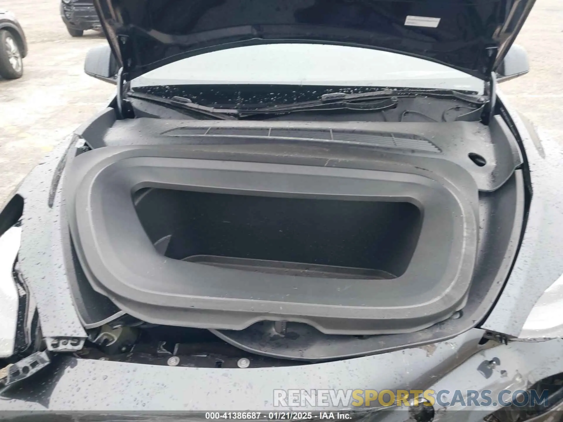 10 Photograph of a damaged car 7SAYGDED8RF213927 TESLA MODEL Y 2024