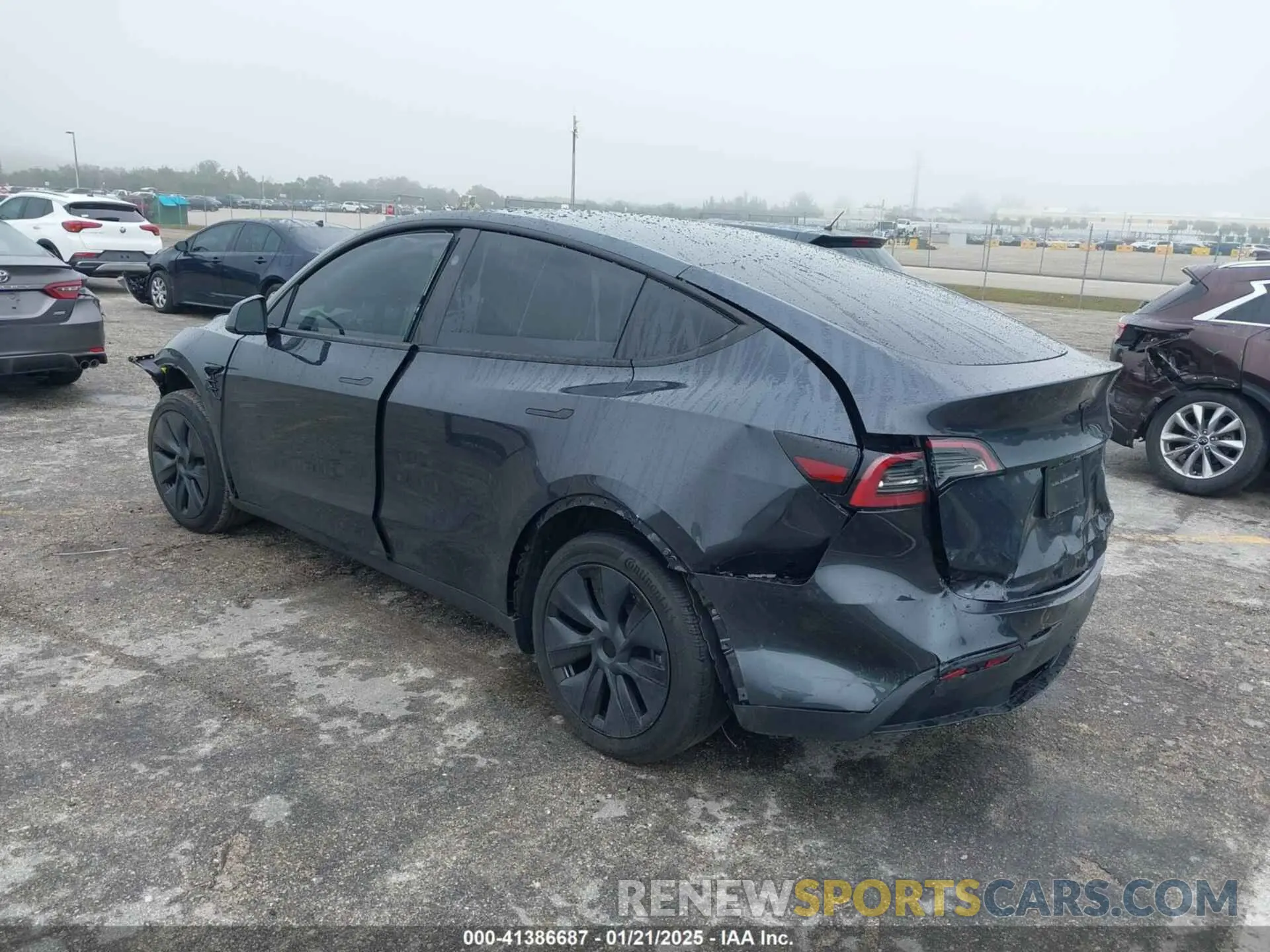 3 Photograph of a damaged car 7SAYGDED8RF213927 TESLA MODEL Y 2024