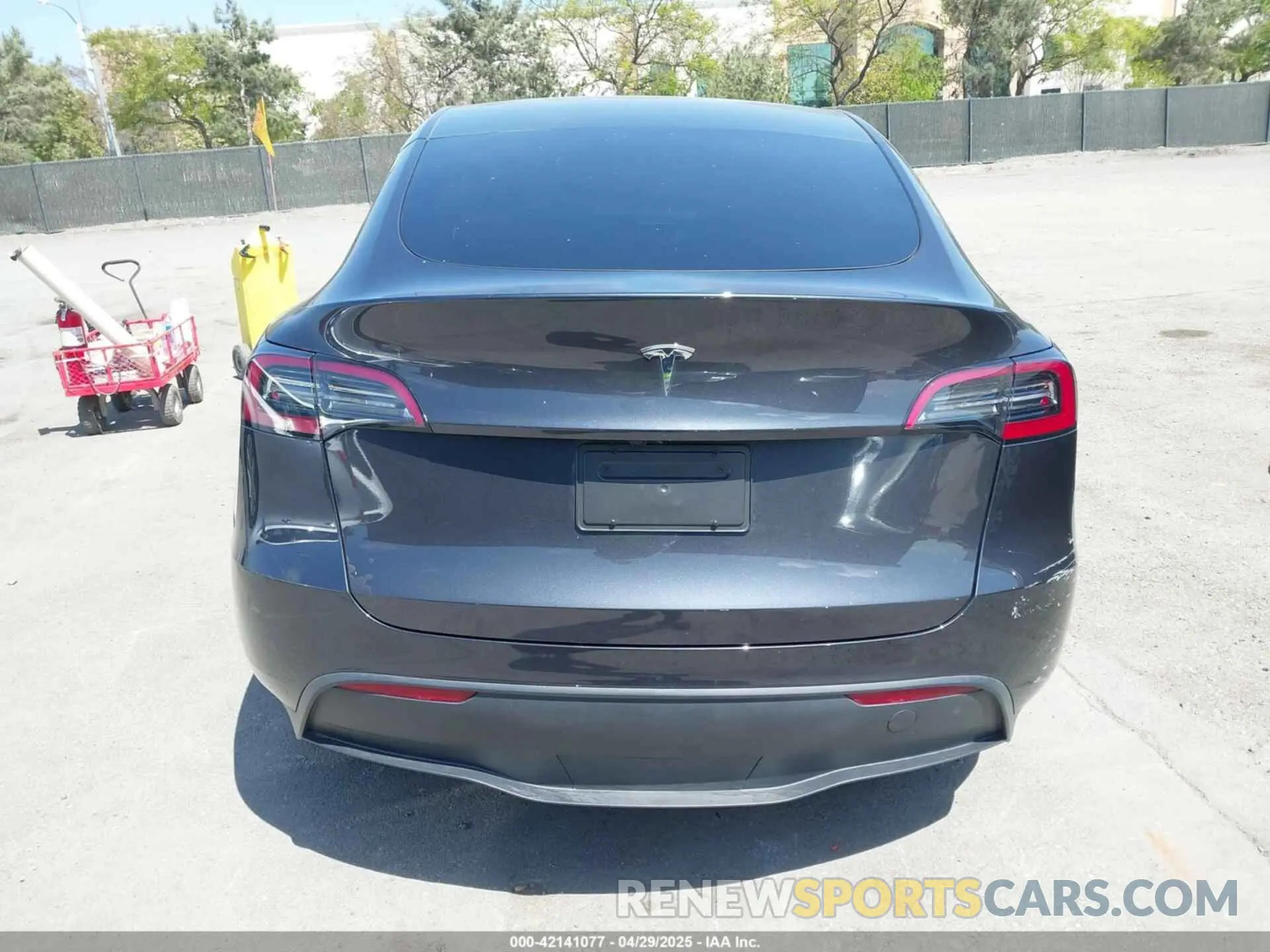 17 Photograph of a damaged car 7SAYGDED9RF053945 TESLA MODEL Y 2024