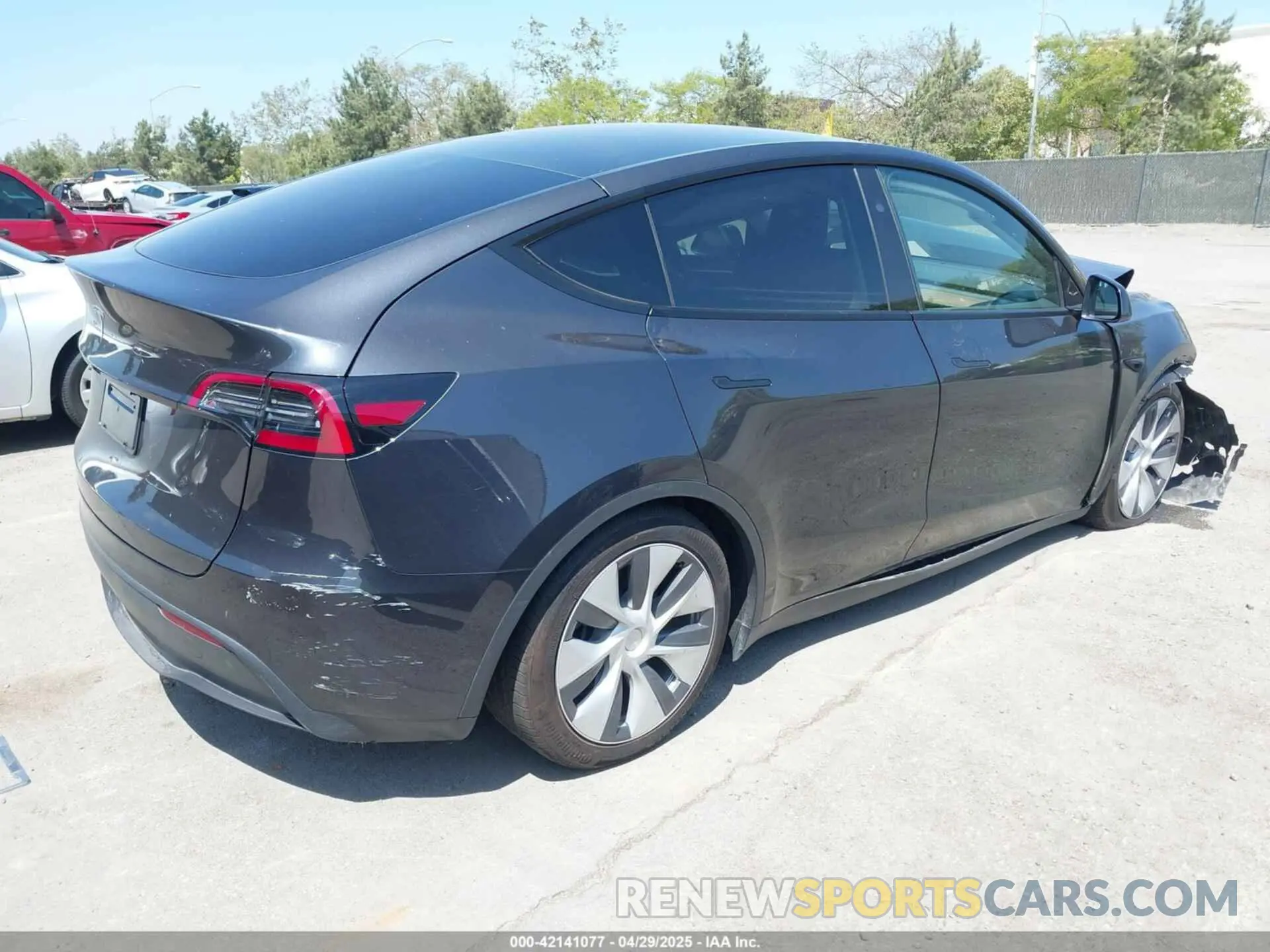 4 Photograph of a damaged car 7SAYGDED9RF053945 TESLA MODEL Y 2024