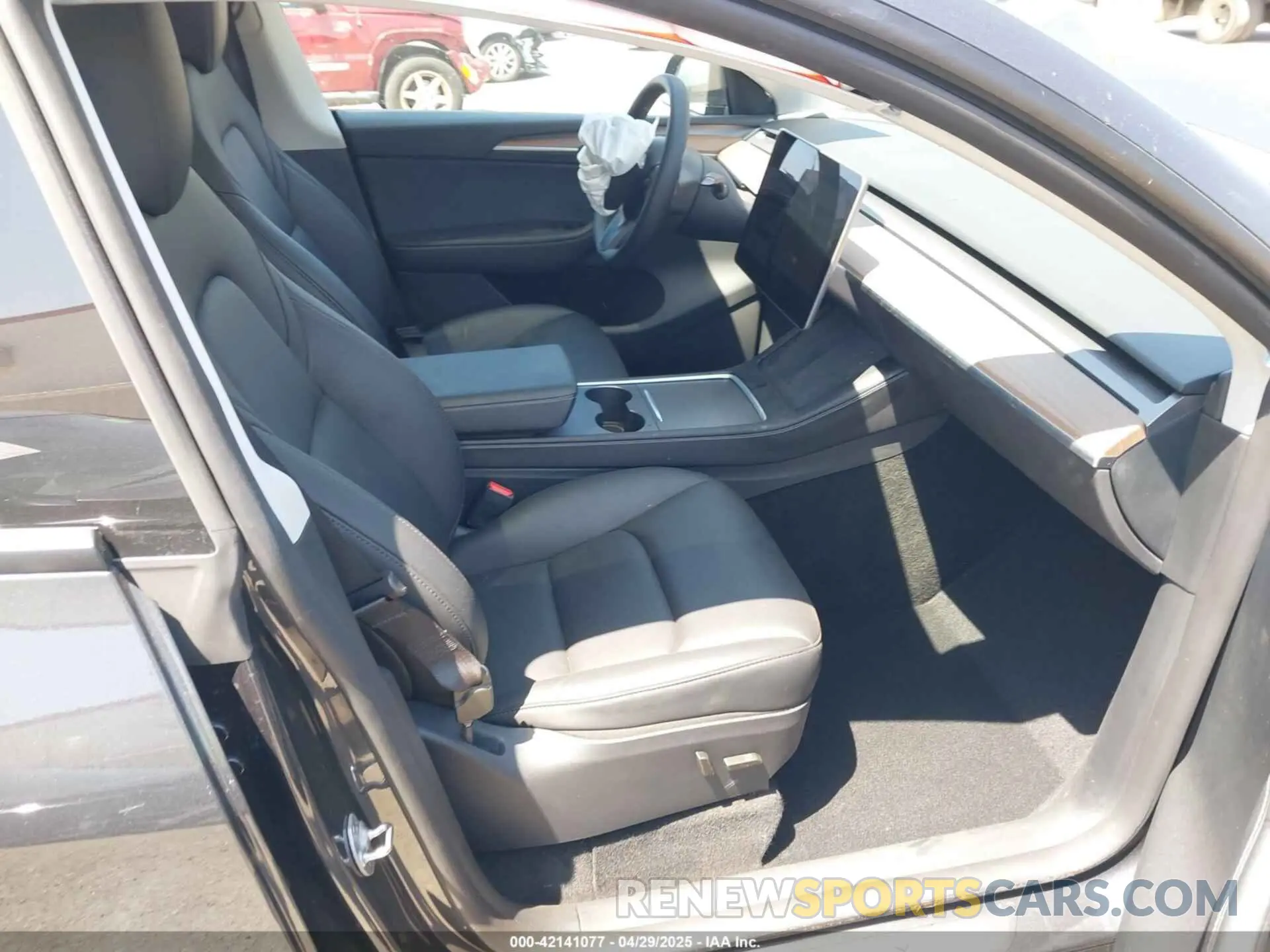 5 Photograph of a damaged car 7SAYGDED9RF053945 TESLA MODEL Y 2024