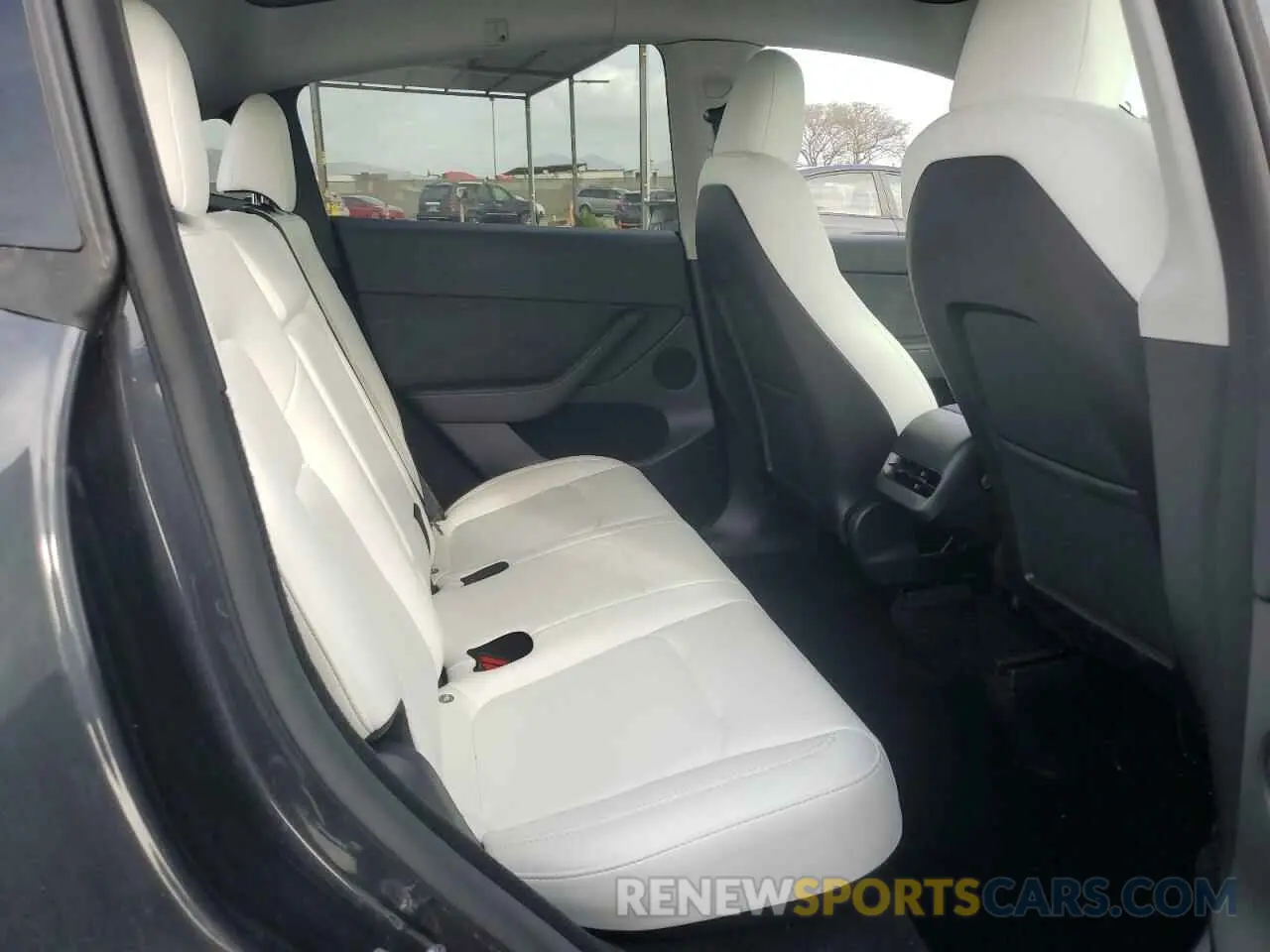 10 Photograph of a damaged car 7SAYGDED9RF092955 TESLA MODEL Y 2024