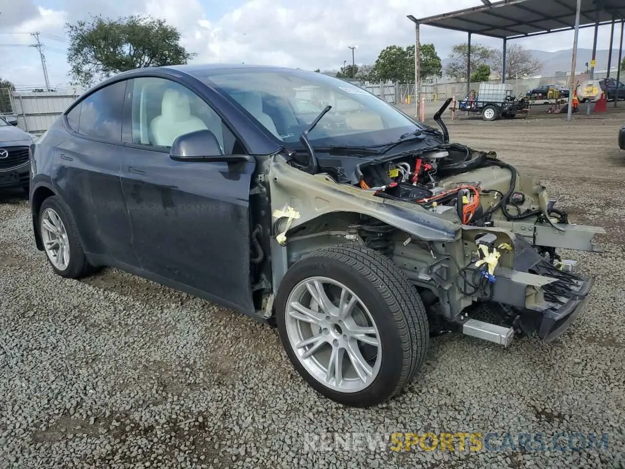 4 Photograph of a damaged car 7SAYGDED9RF092955 TESLA MODEL Y 2024