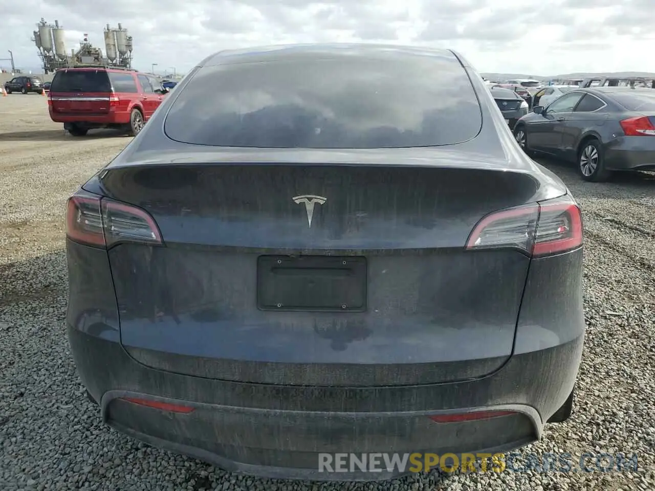 6 Photograph of a damaged car 7SAYGDED9RF092955 TESLA MODEL Y 2024