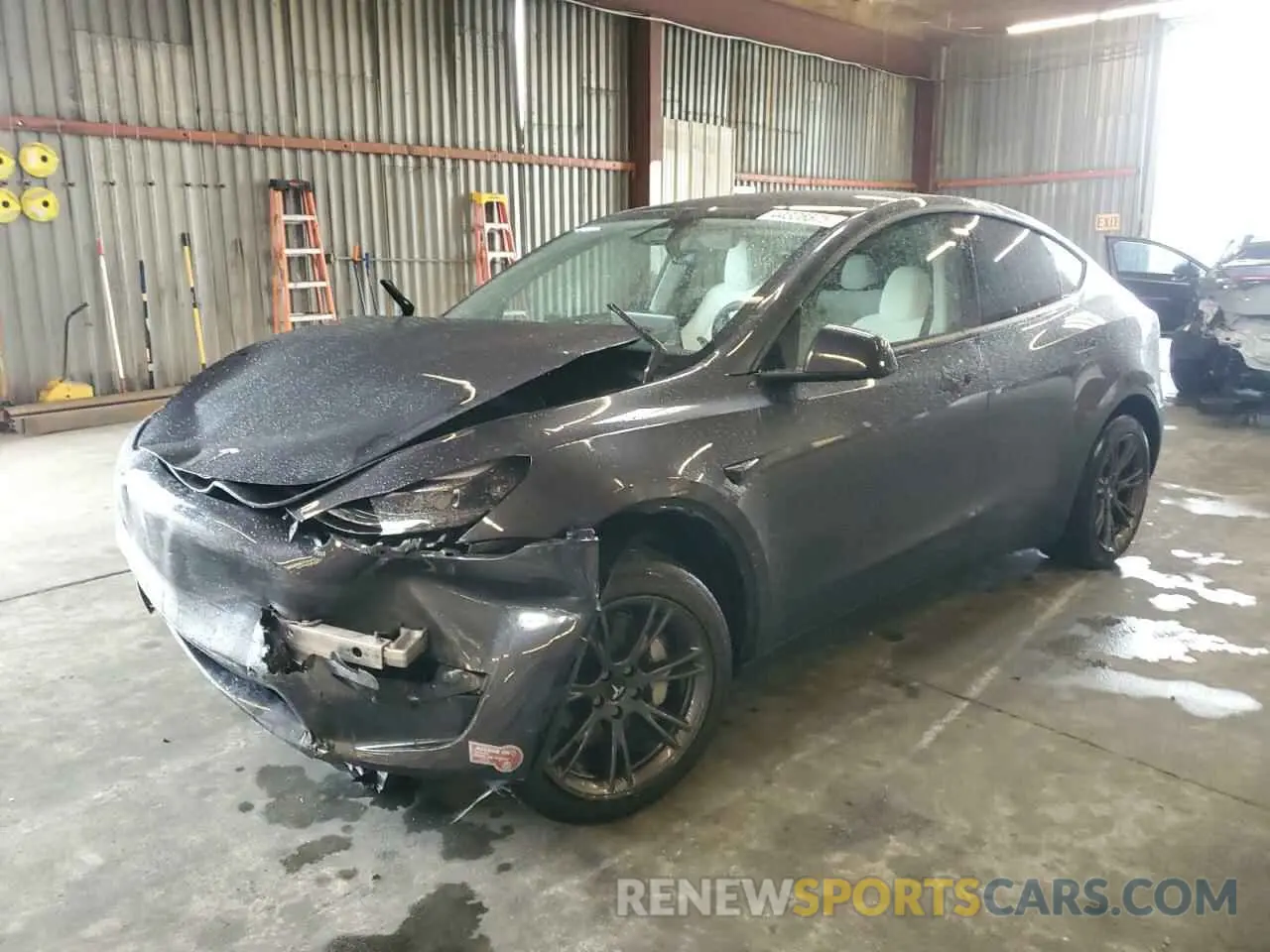 1 Photograph of a damaged car 7SAYGDED9RF129535 TESLA MODEL Y 2024