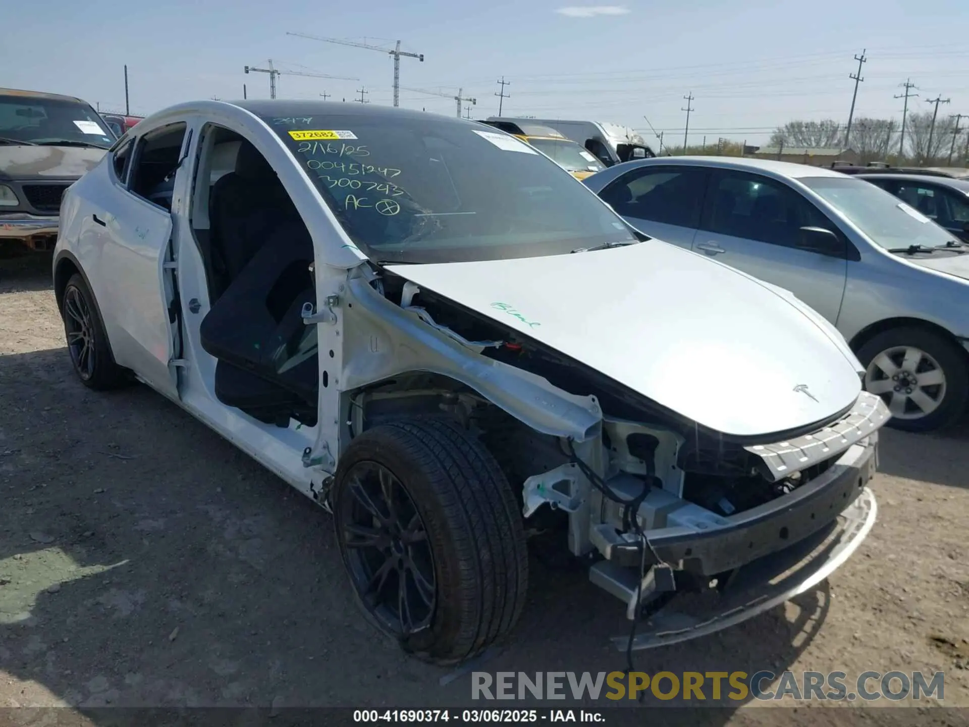 1 Фотография поврежденного автомобиля 7SAYGDEDXRA300743 TESLA MODEL Y 2024
