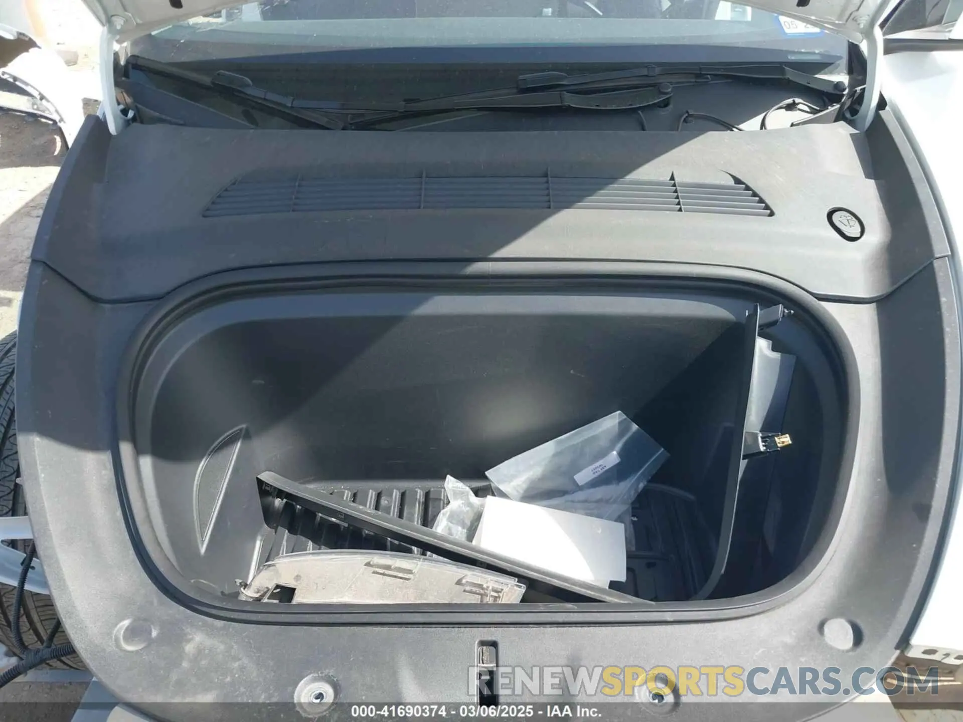10 Фотография поврежденного автомобиля 7SAYGDEDXRA300743 TESLA MODEL Y 2024