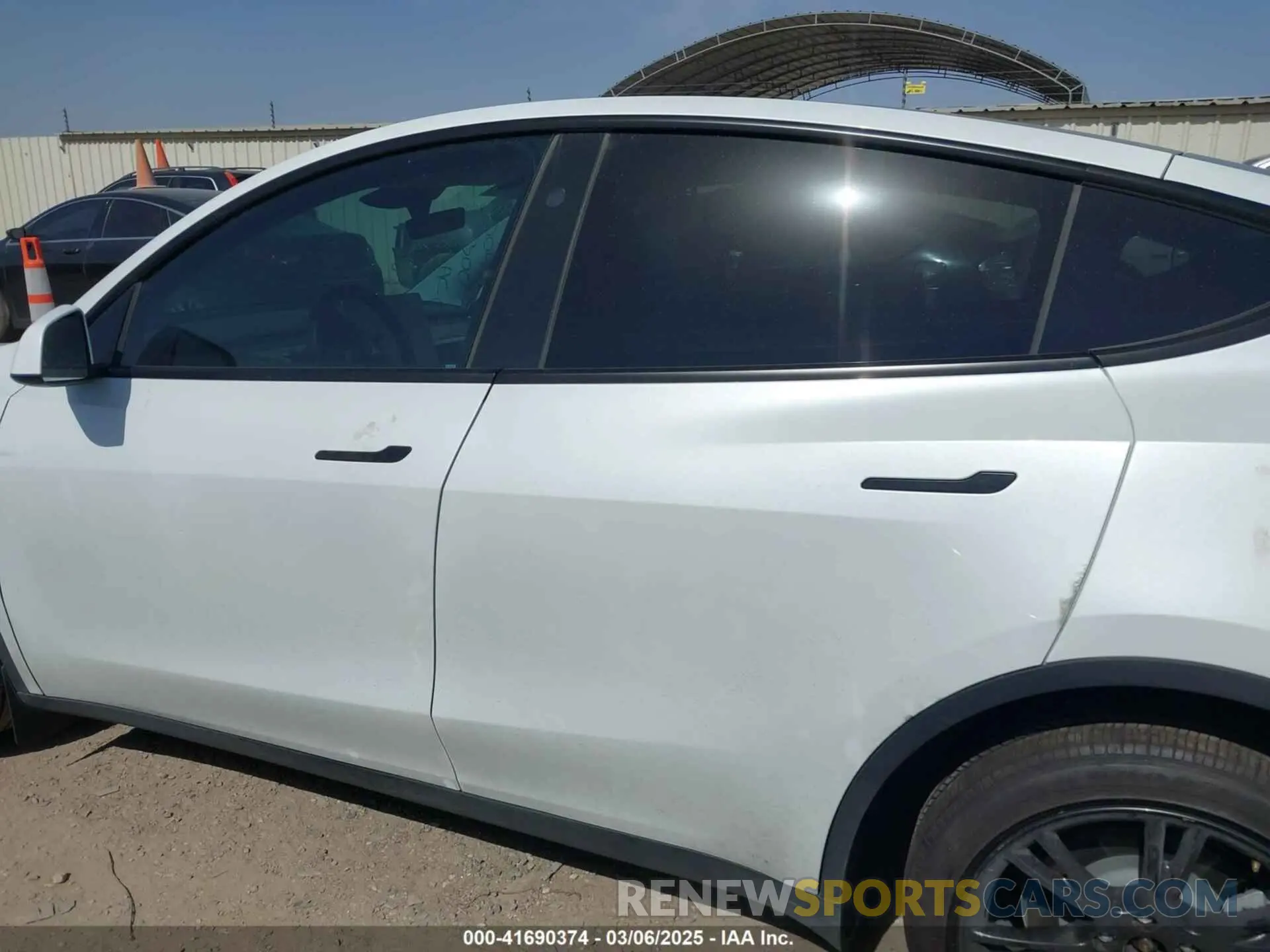 15 Фотография поврежденного автомобиля 7SAYGDEDXRA300743 TESLA MODEL Y 2024