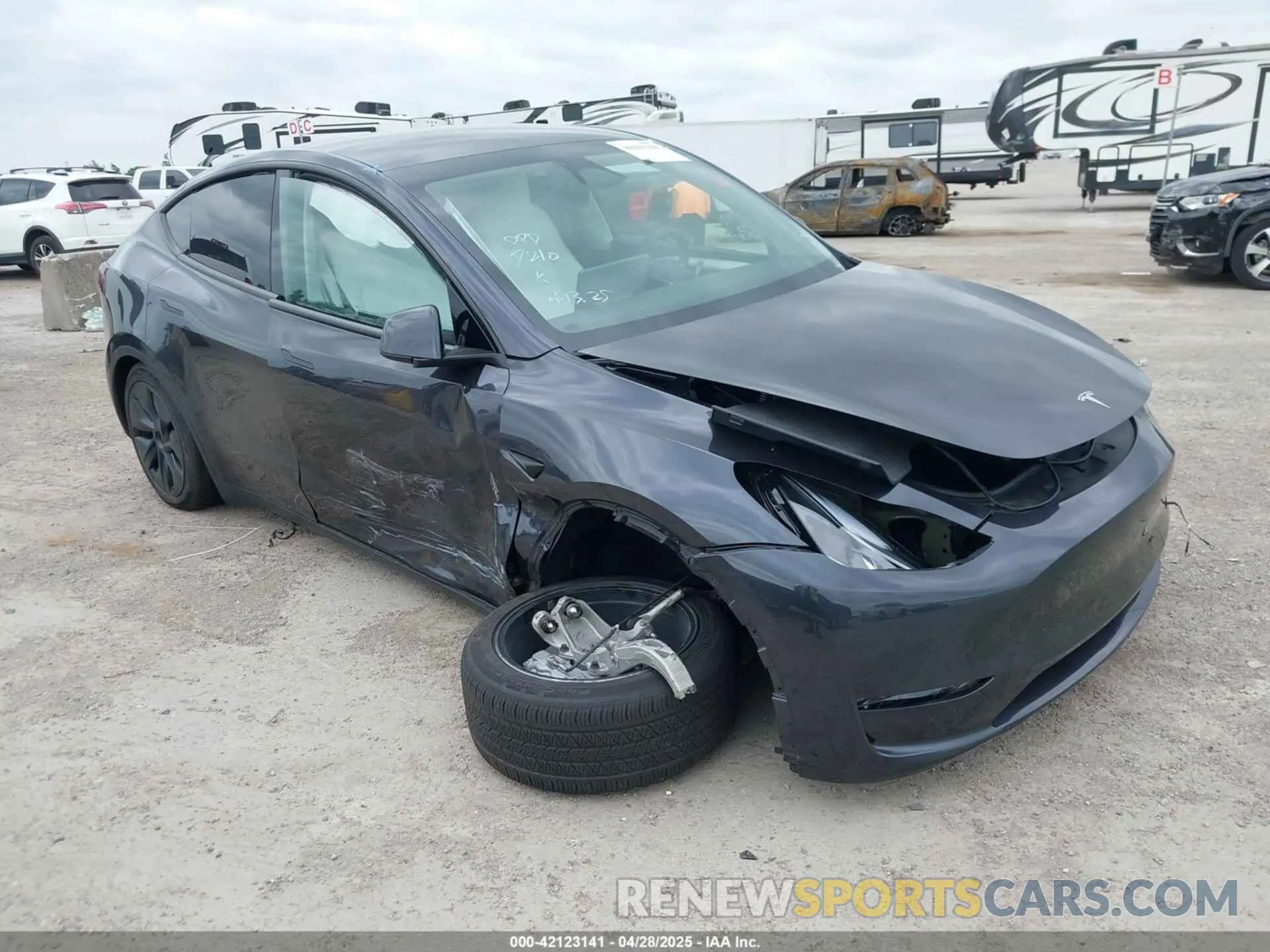 1 Фотография поврежденного автомобиля 7SAYGDEDXRA307210 TESLA MODEL Y 2024