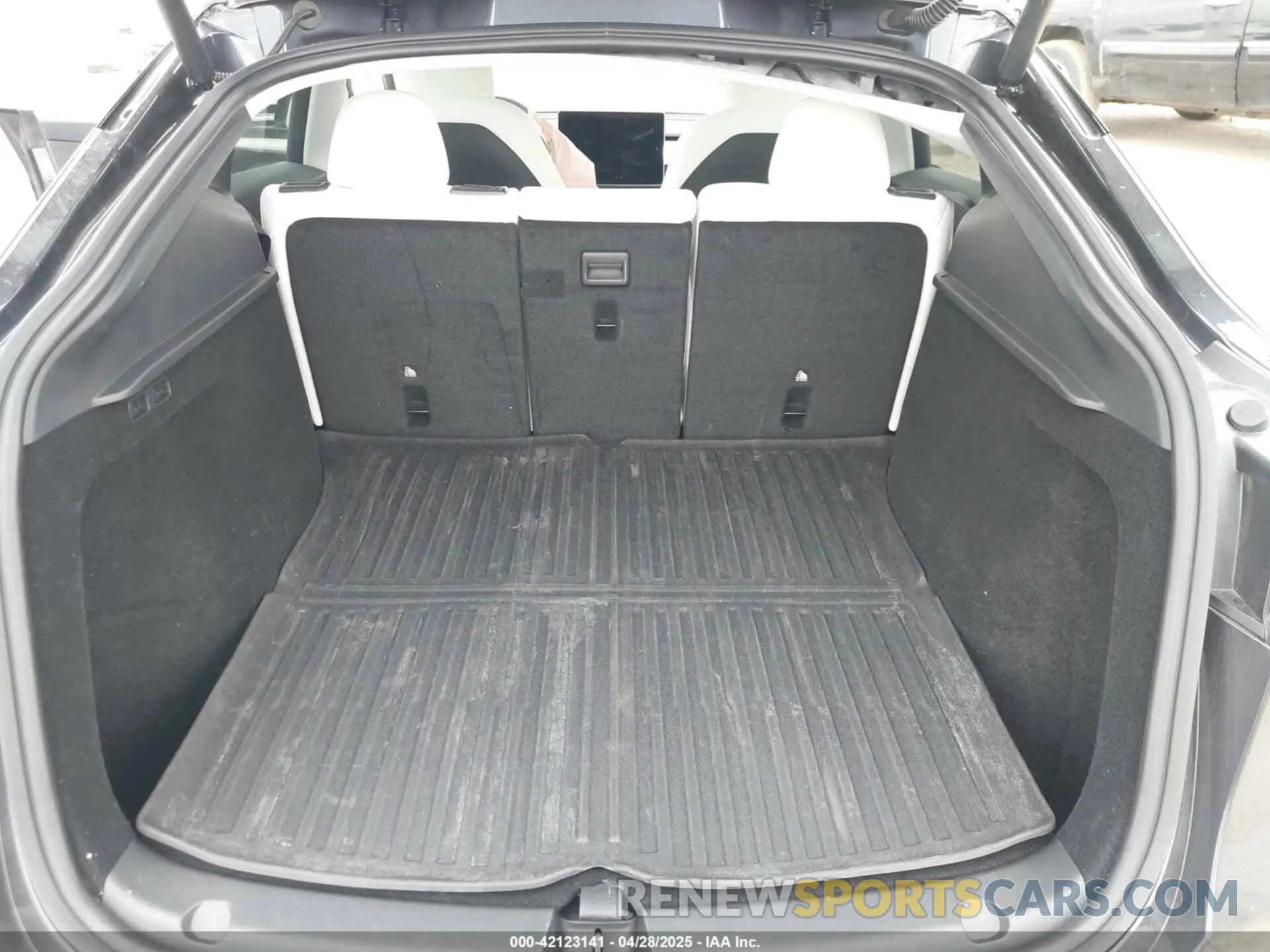 10 Фотография поврежденного автомобиля 7SAYGDEDXRA307210 TESLA MODEL Y 2024
