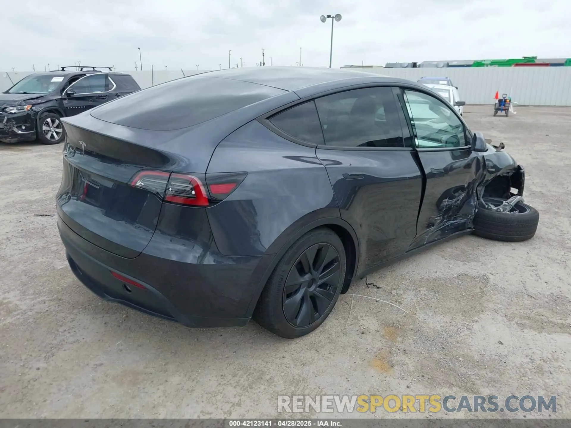 4 Фотография поврежденного автомобиля 7SAYGDEDXRA307210 TESLA MODEL Y 2024