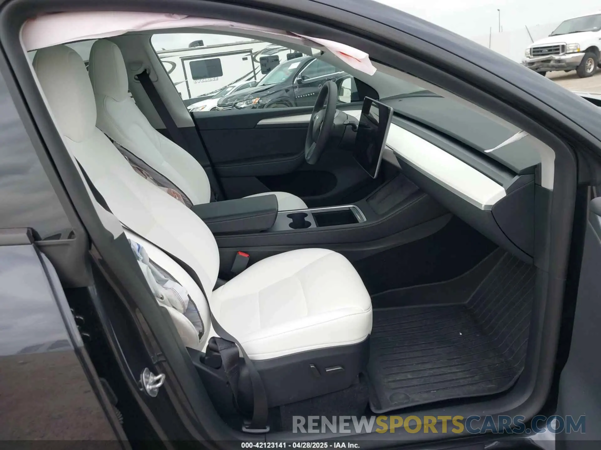 5 Фотография поврежденного автомобиля 7SAYGDEDXRA307210 TESLA MODEL Y 2024