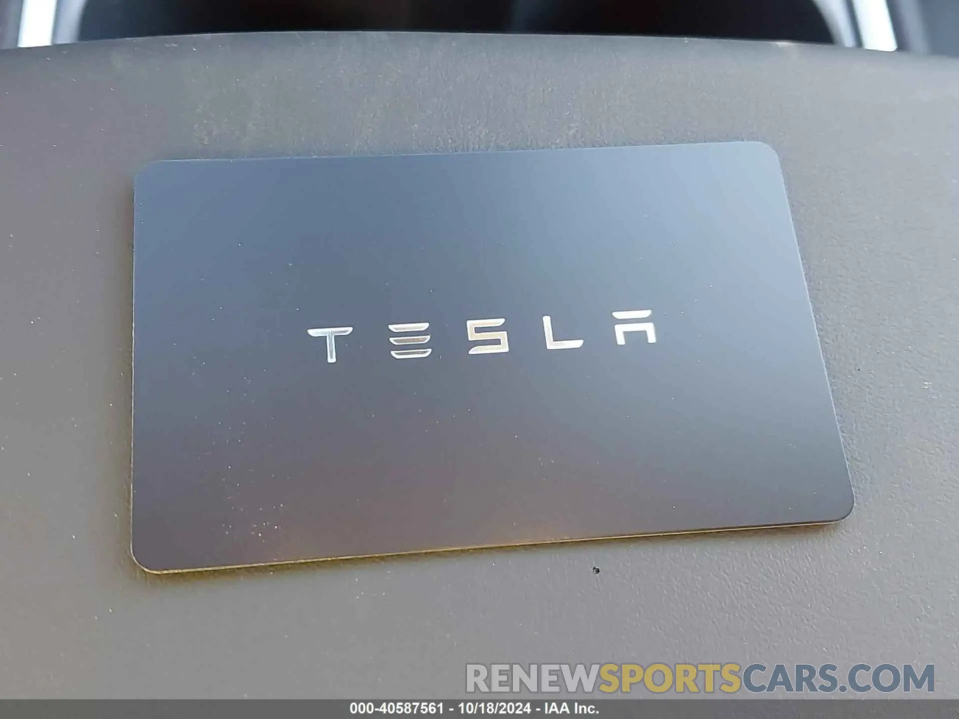 11 Photograph of a damaged car 7SAYGDEDXRA323777 TESLA MODEL Y 2024