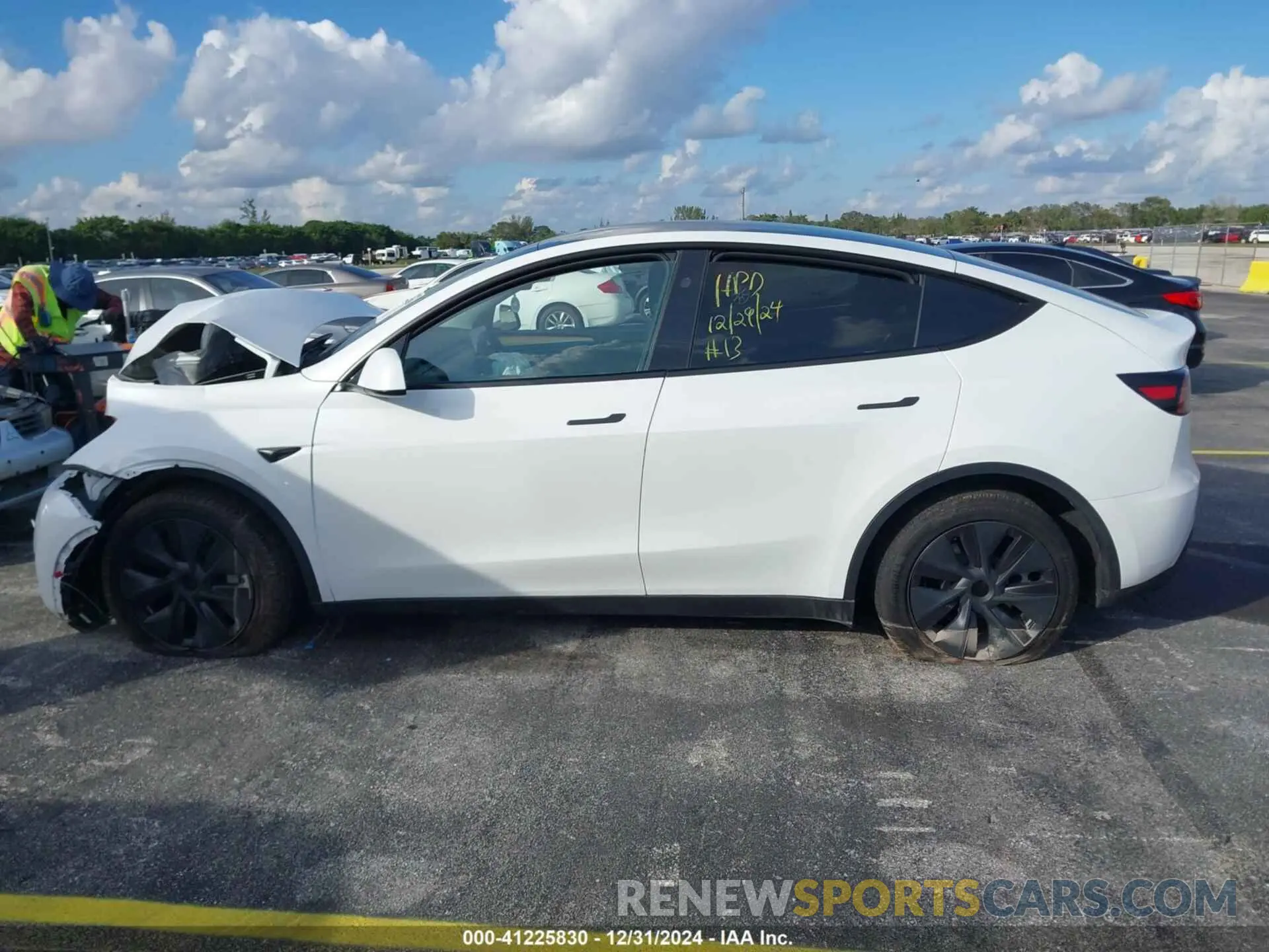 14 Photograph of a damaged car 7SAYGDEDXRA329093 TESLA MODEL Y 2024