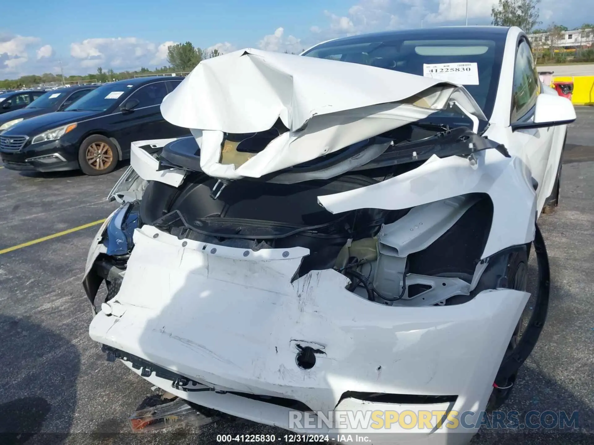 6 Photograph of a damaged car 7SAYGDEDXRA329093 TESLA MODEL Y 2024