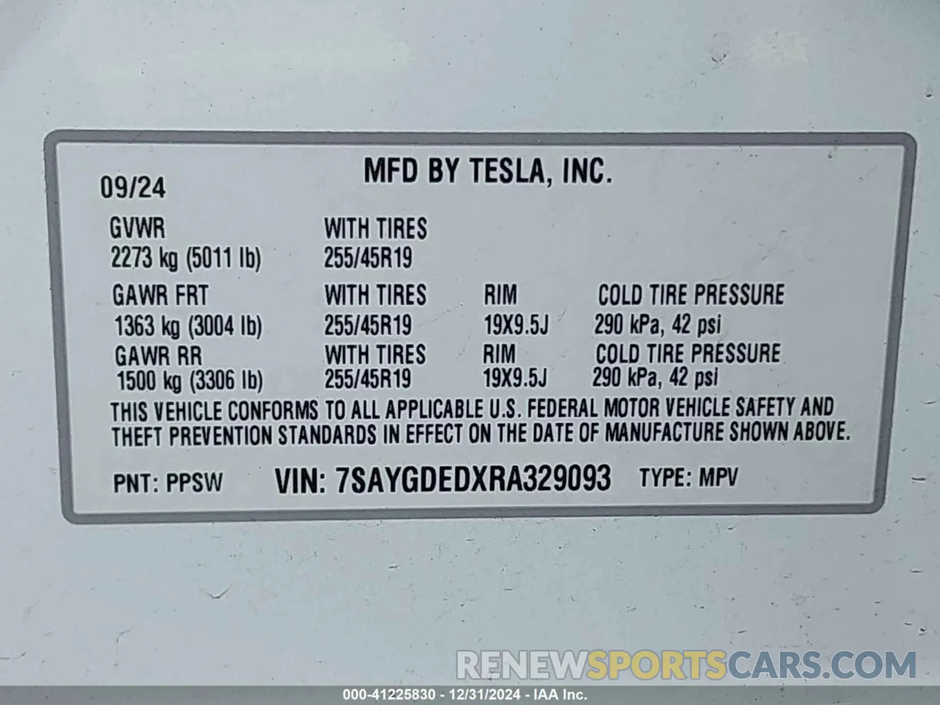 9 Photograph of a damaged car 7SAYGDEDXRA329093 TESLA MODEL Y 2024