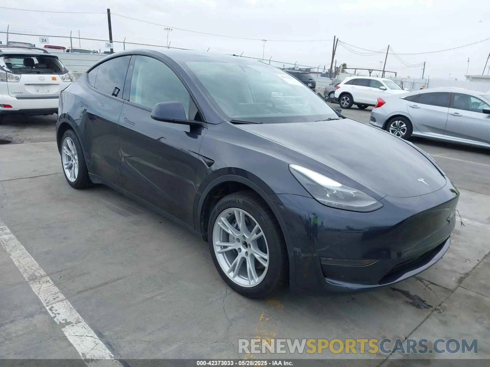 1 Фотография поврежденного автомобиля 7SAYGDEDXRF032666 TESLA MODEL Y 2024