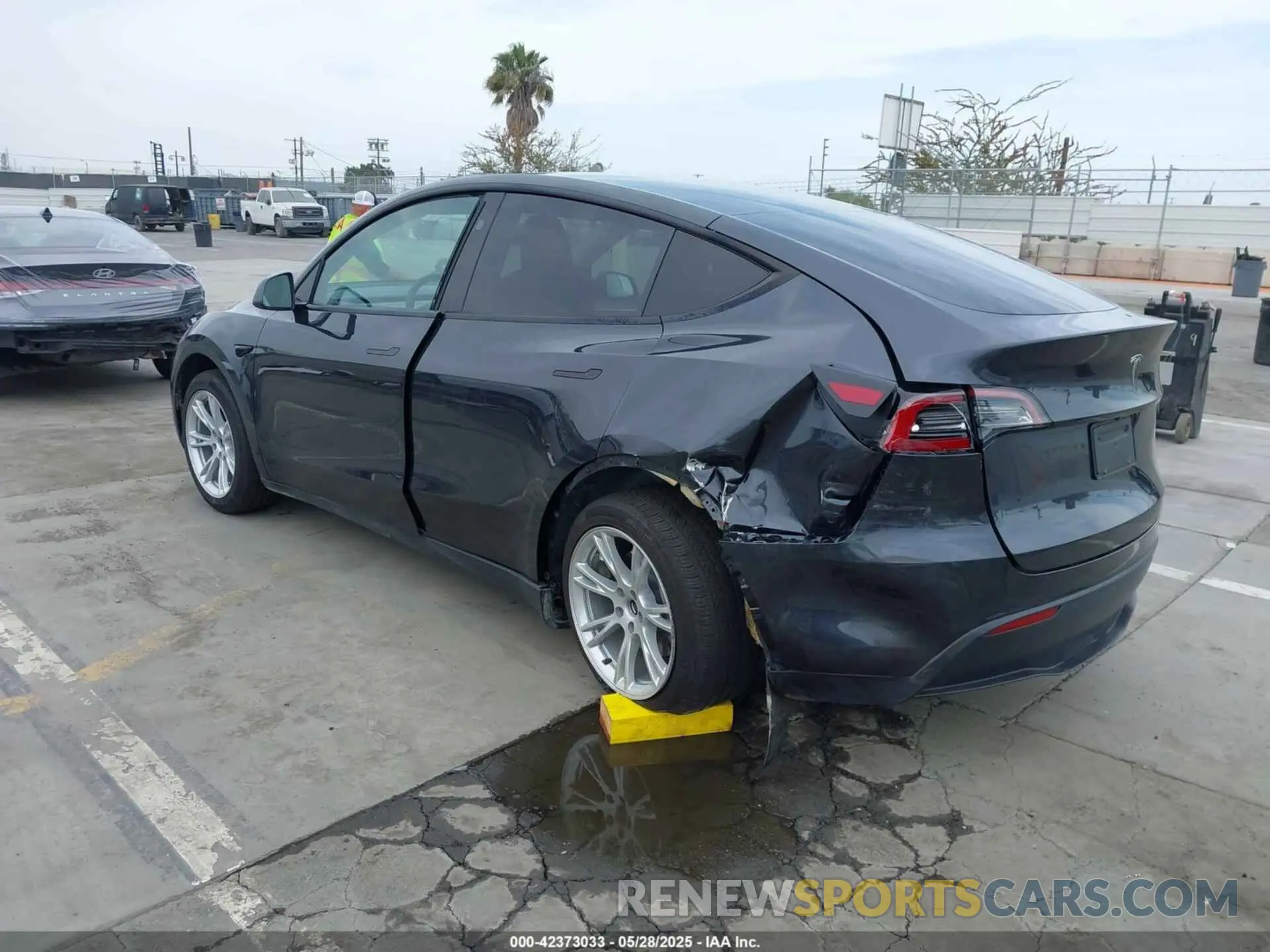3 Фотография поврежденного автомобиля 7SAYGDEDXRF032666 TESLA MODEL Y 2024