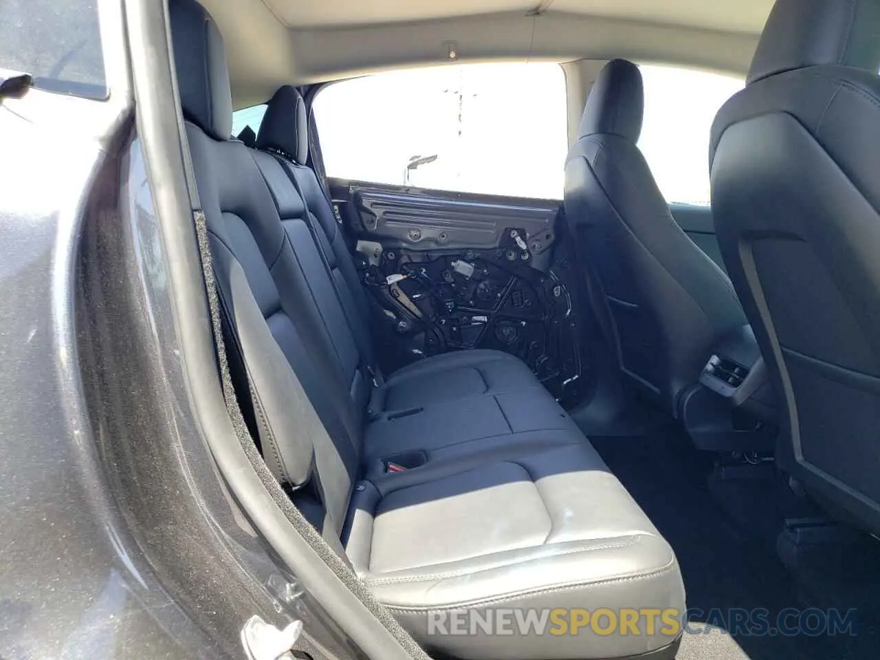10 Фотография поврежденного автомобиля 7SAYGDEDXRF052447 TESLA MODEL Y 2024