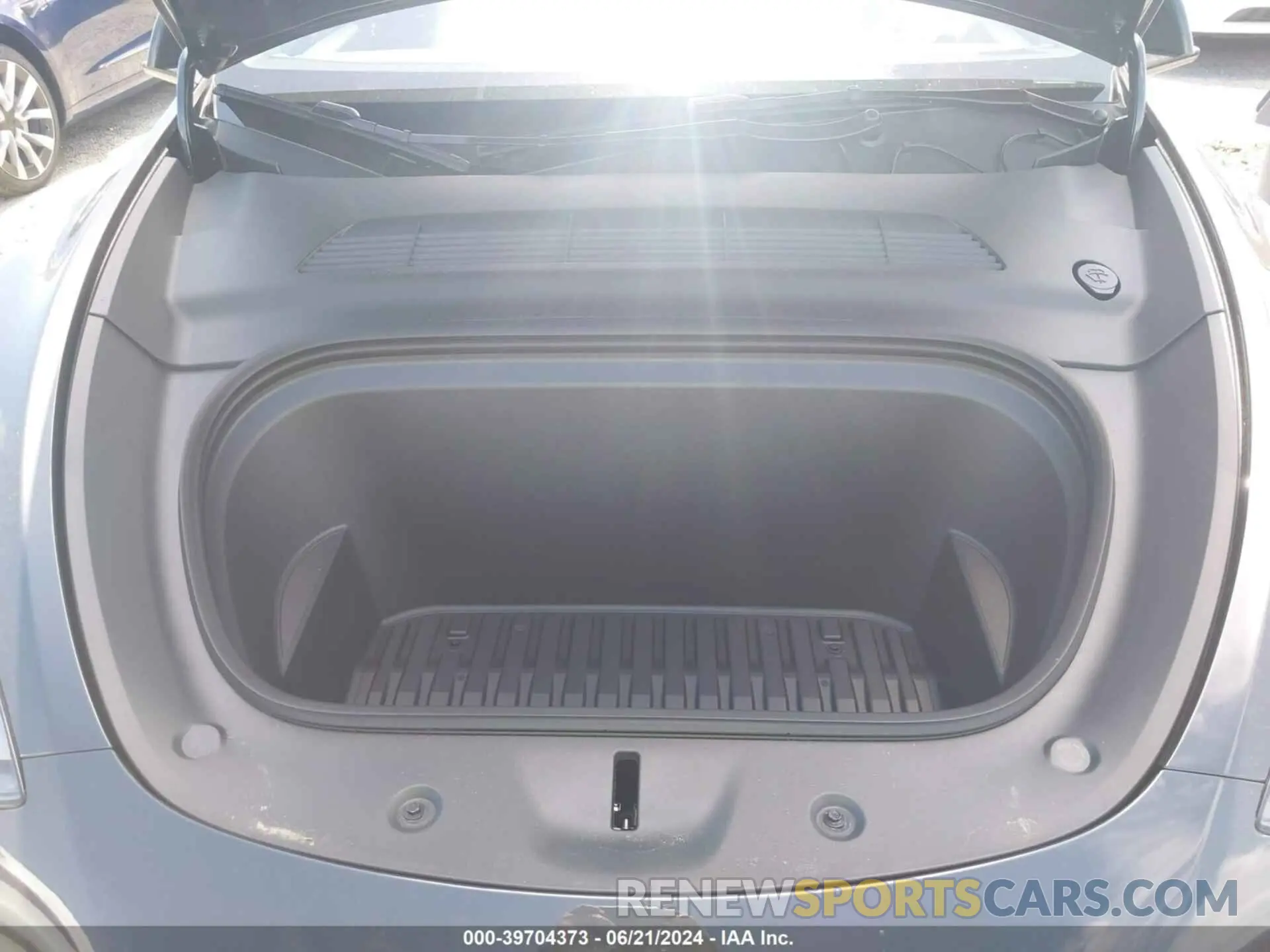 10 Photograph of a damaged car 7SAYGDEDXRF094584 TESLA MODEL Y 2024