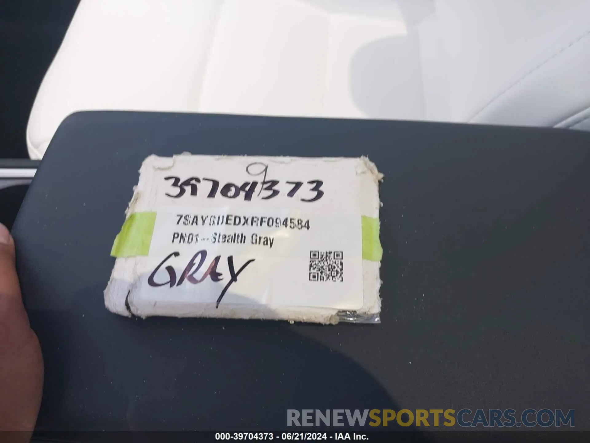11 Photograph of a damaged car 7SAYGDEDXRF094584 TESLA MODEL Y 2024