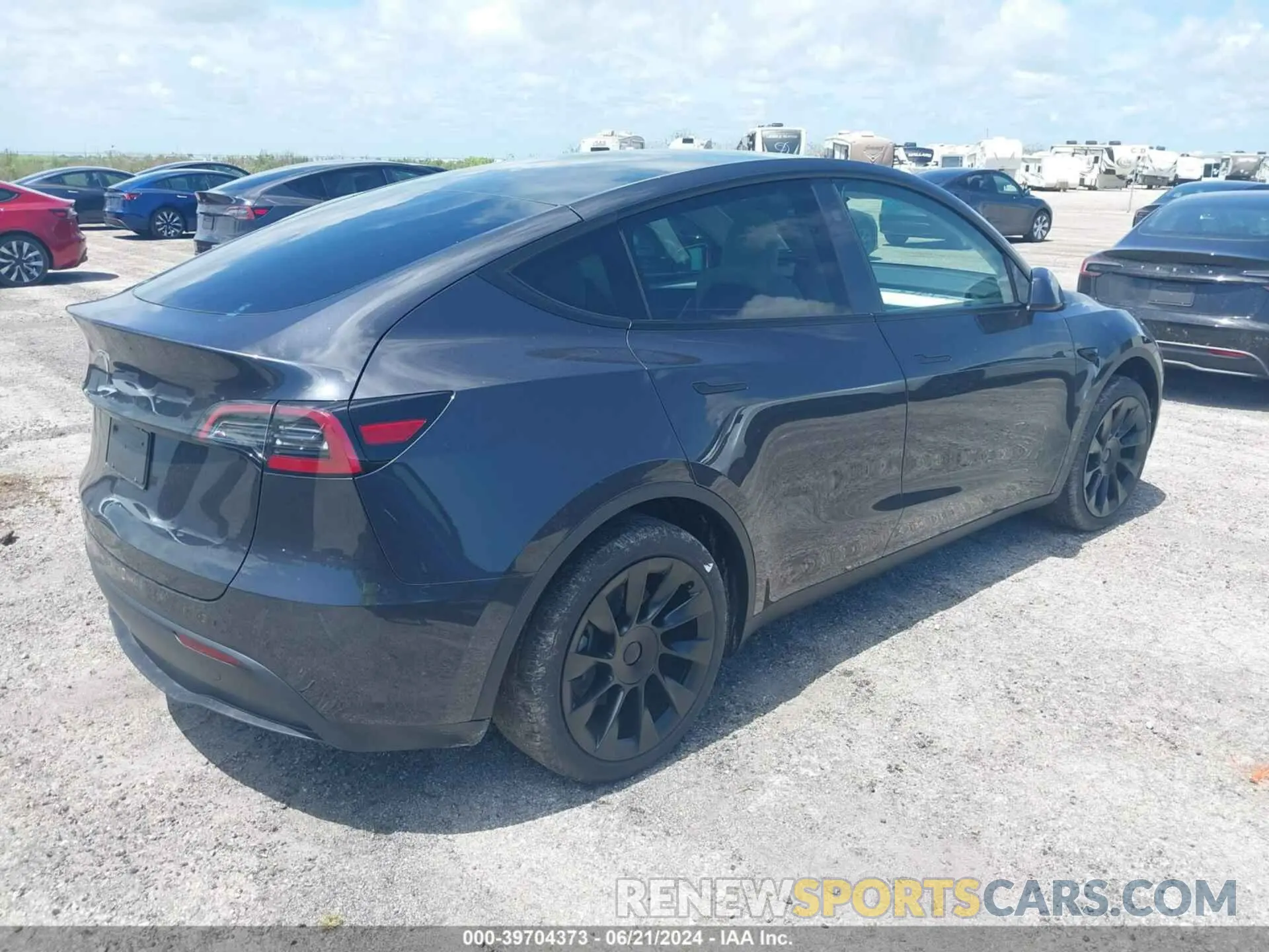 4 Photograph of a damaged car 7SAYGDEDXRF094584 TESLA MODEL Y 2024